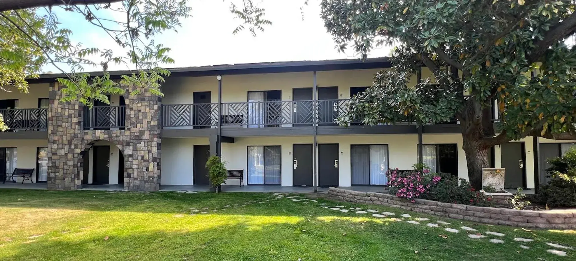 Property building in Lamp Liter Inn Visalia, an Ascend Collection Hotel Property building in Lamp Liter Inn Visalia, an Ascend Collection Hotel