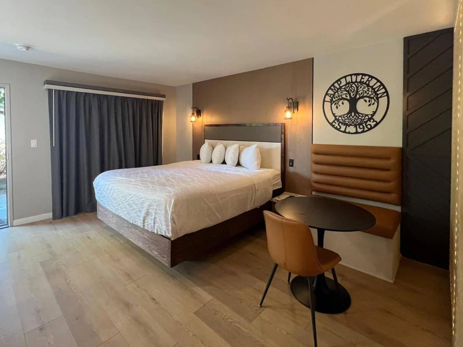 Bedroom, Bed in Lamp Liter Inn Visalia, an Ascend Collection Hotel