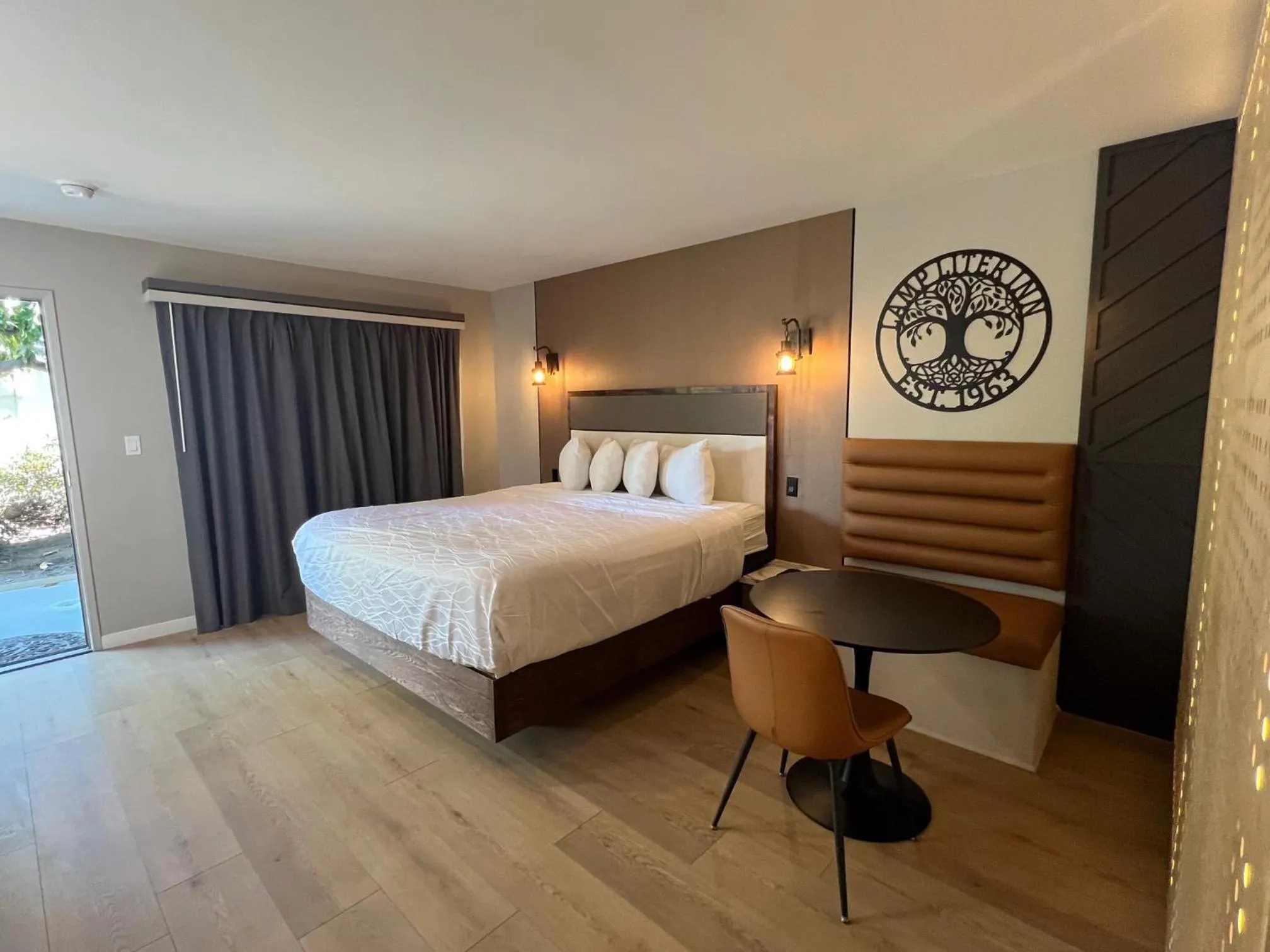 Bed in Lamp Liter Inn