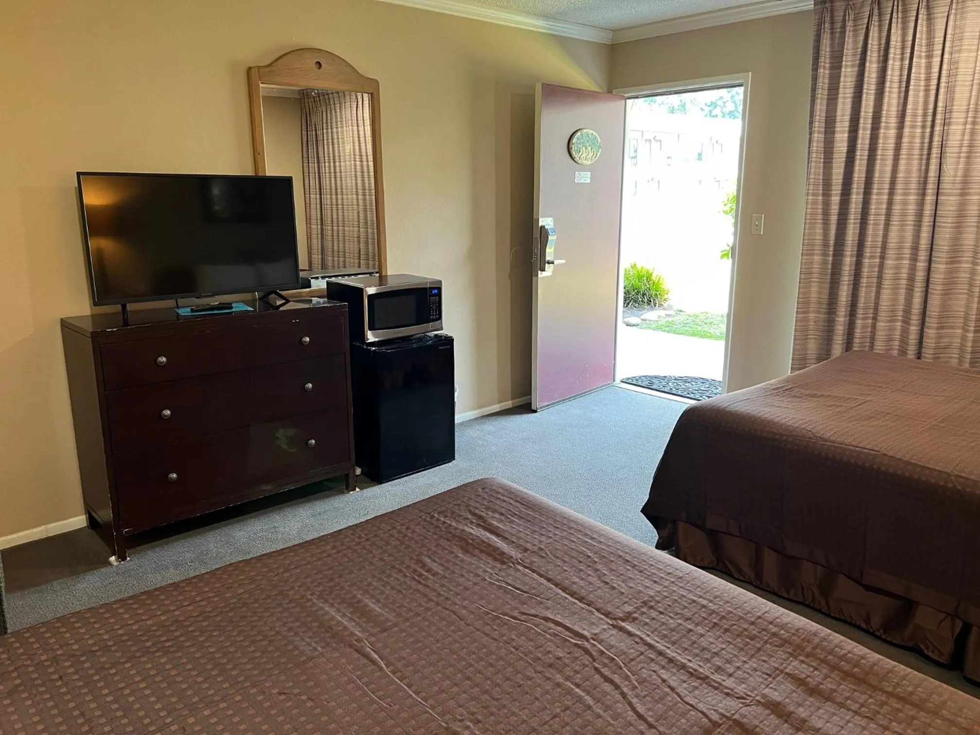 TV and multimedia, Bed in Lamp Liter Inn