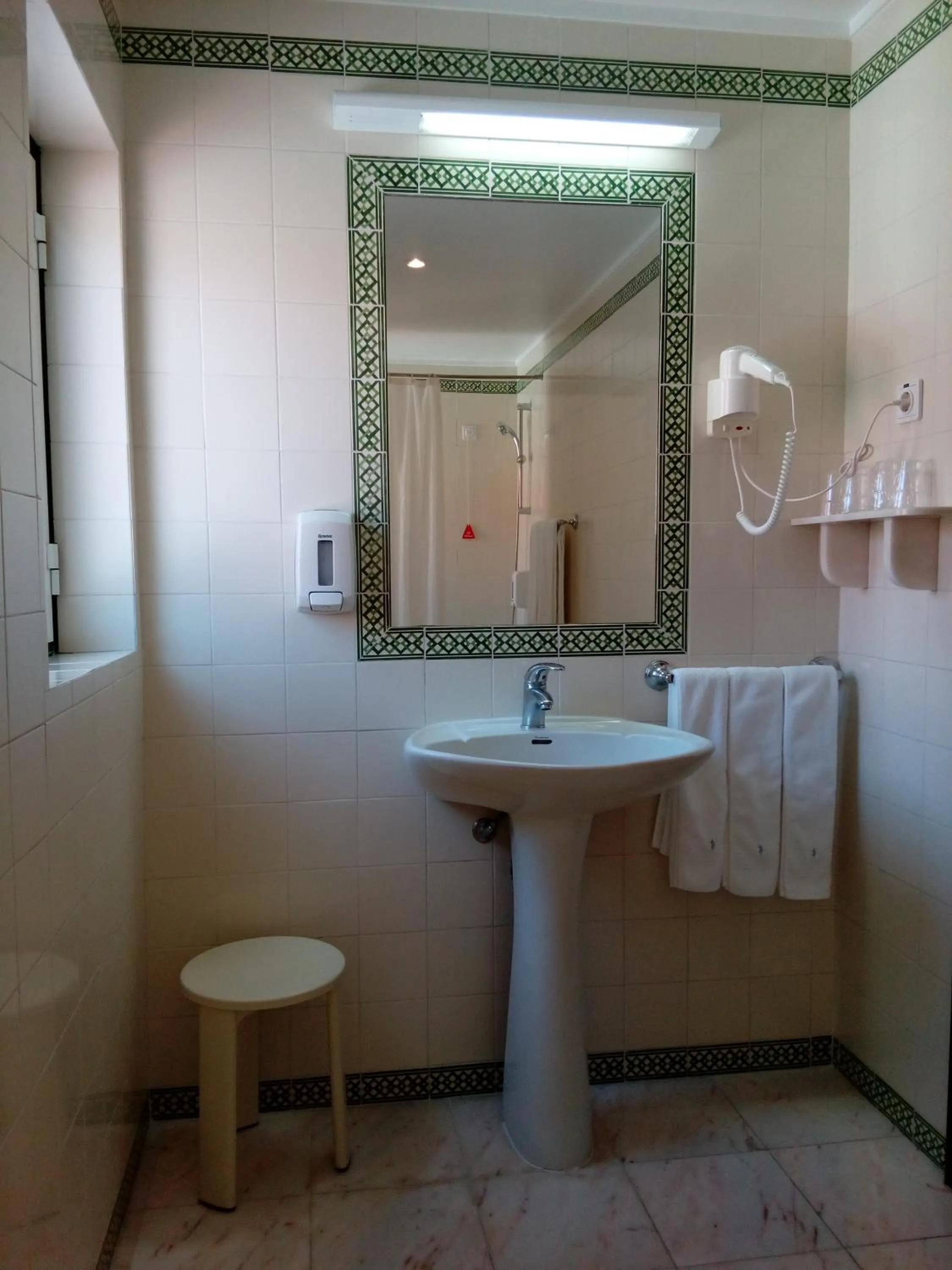 Shower in Hotel Irmãs Dominicanas - Fátima by Flagworld Hotels