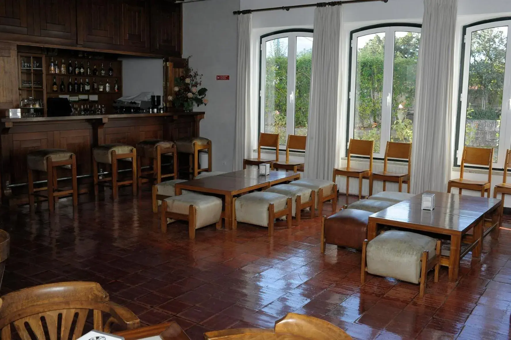 Lounge or bar in Hotel Irmãs Dominicanas - Fátima by Flagworld Hotels Lounge or bar in Hotel Irmãs Dominicanas - Fátima by Flagworld Hotels