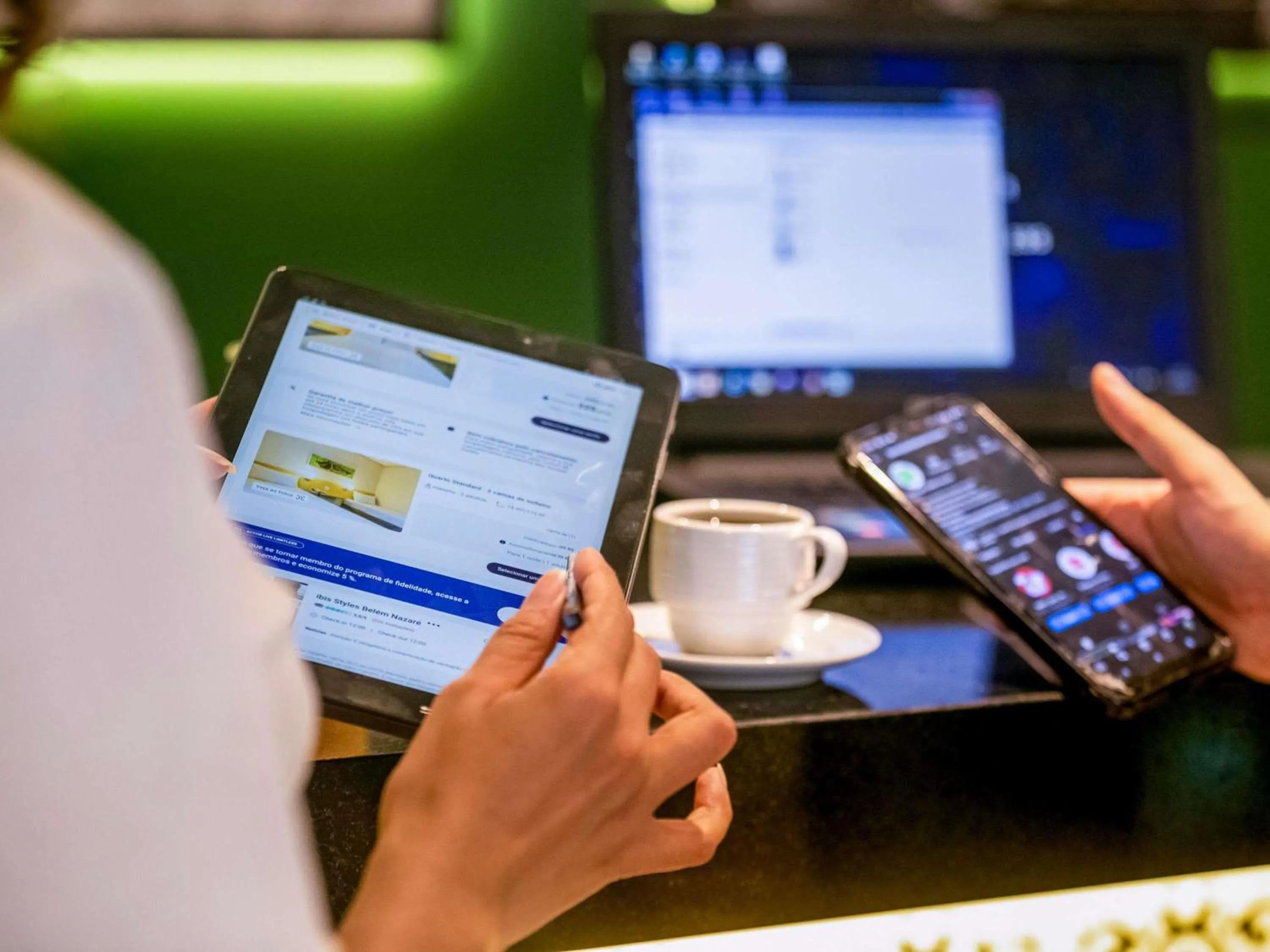 Lounge or bar in ibis Styles Belem Nazare