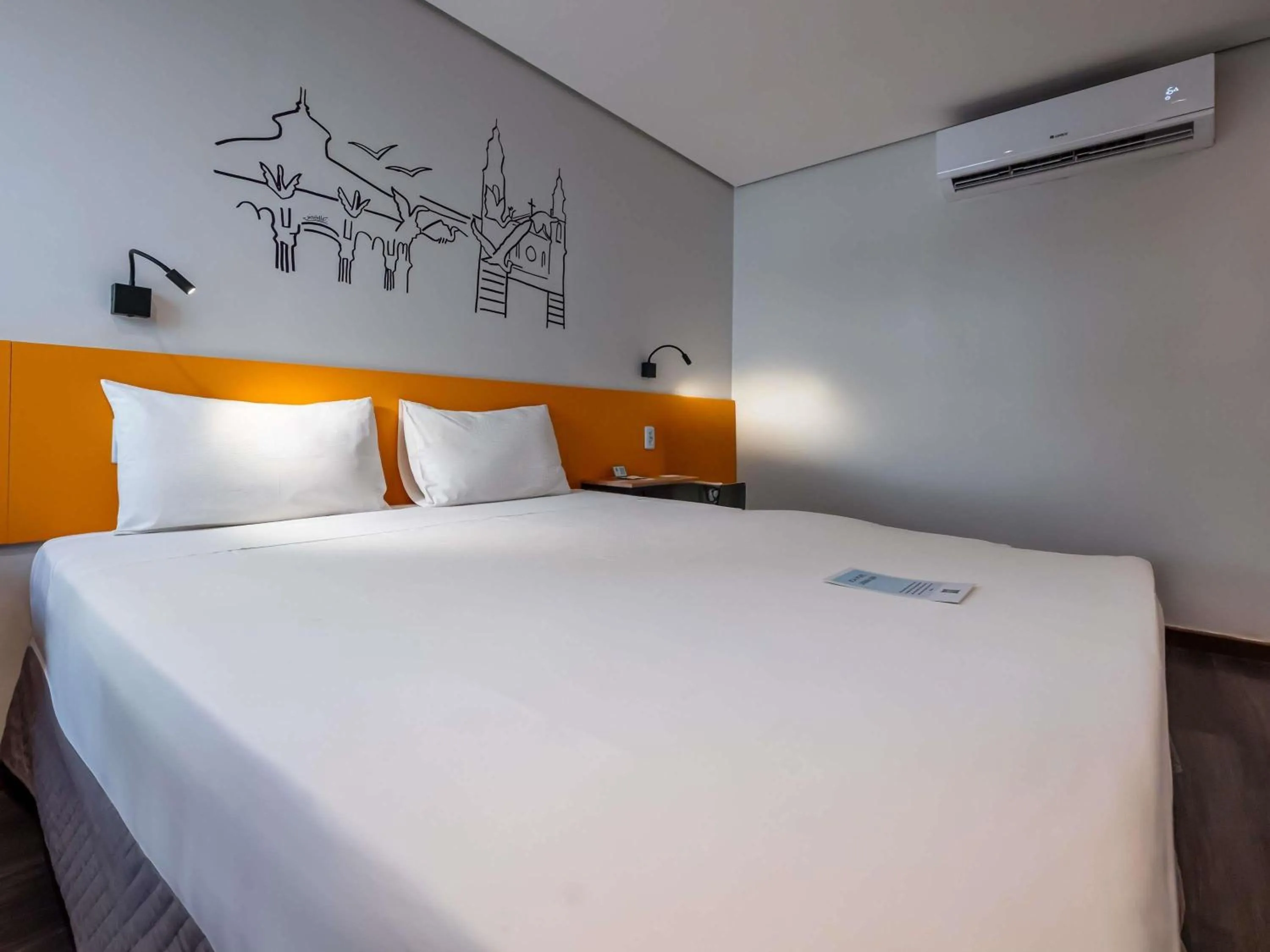 Bedroom, Bed in ibis Styles Belem Nazare