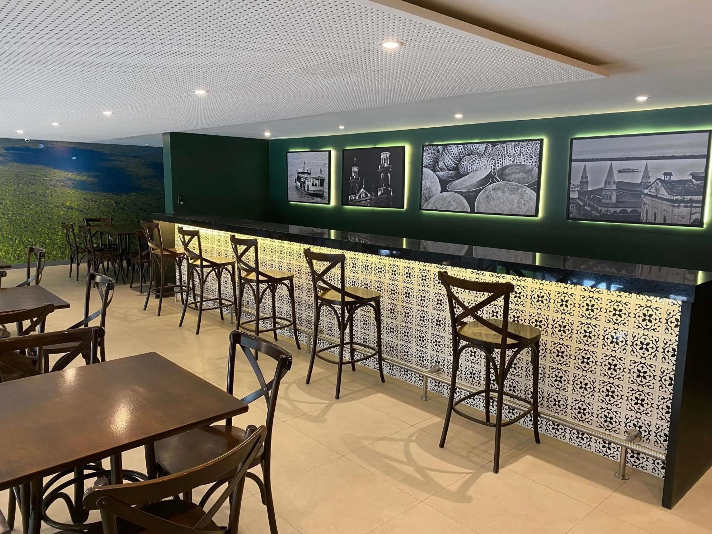 Lounge or bar in ibis Styles Belem Nazare