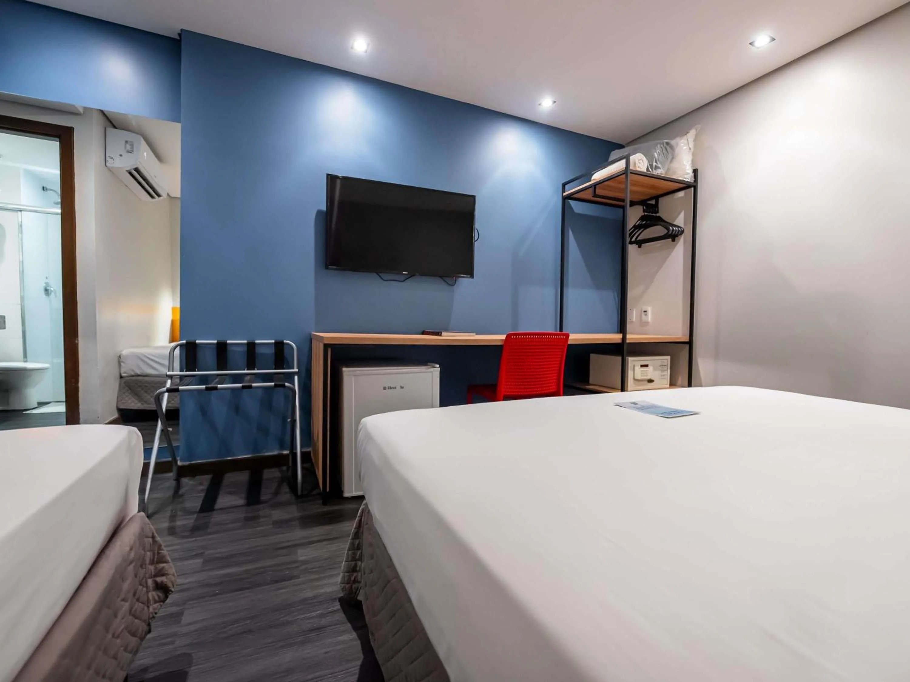 Bedroom, Bed in ibis Styles Belem Nazare