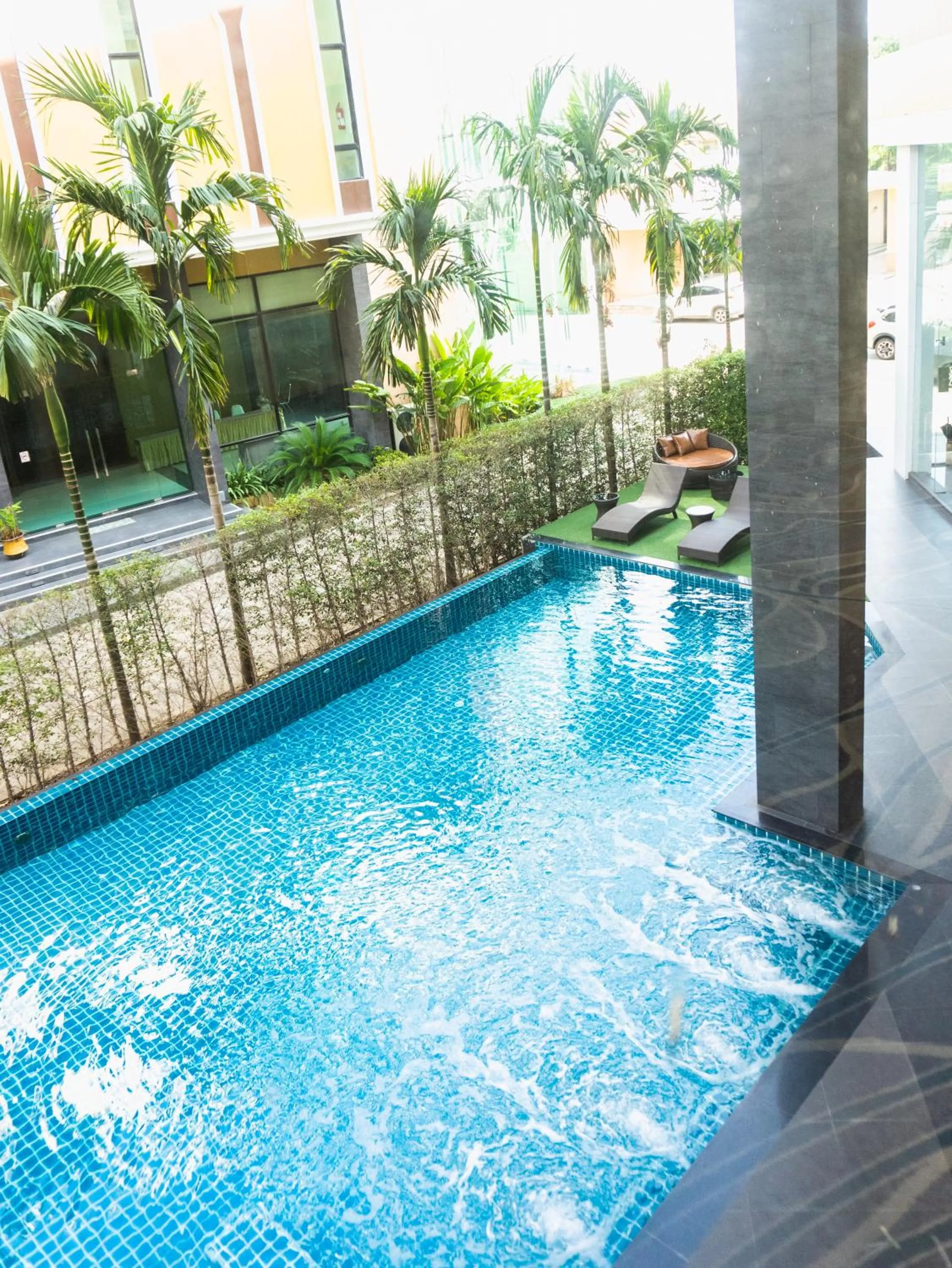 Swimming pool in Srilamduan Hotel