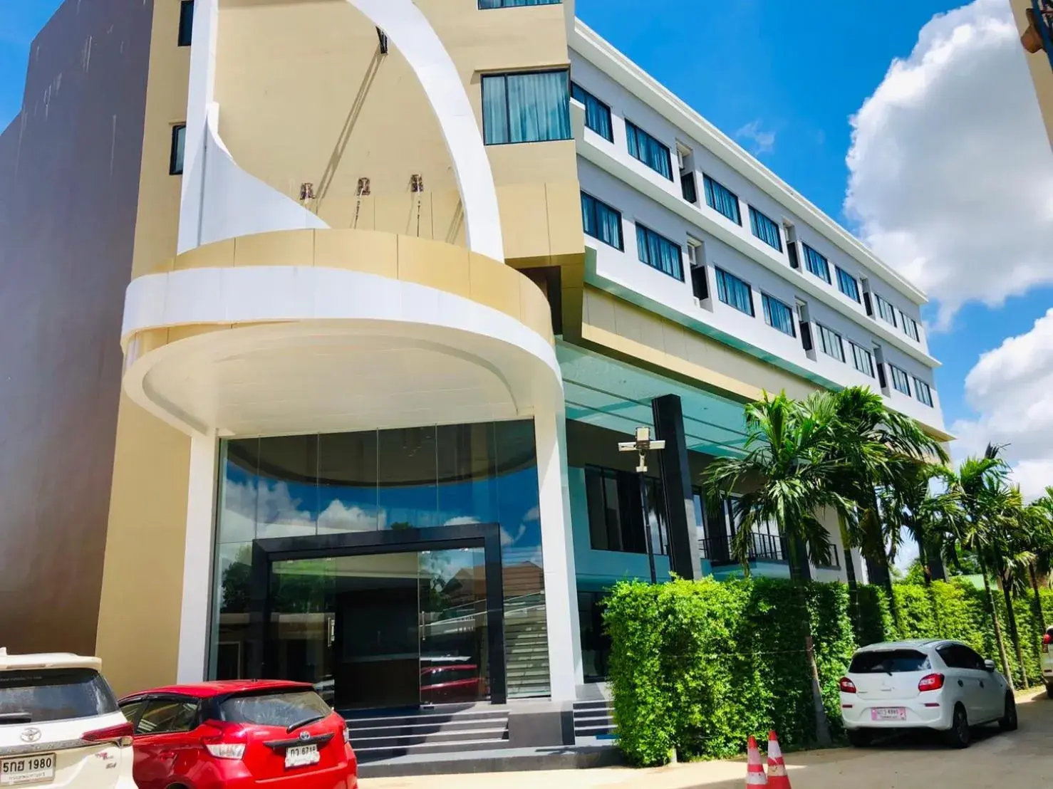 Property building in Srilamduan Hotel Property building in Srilamduan Hotel