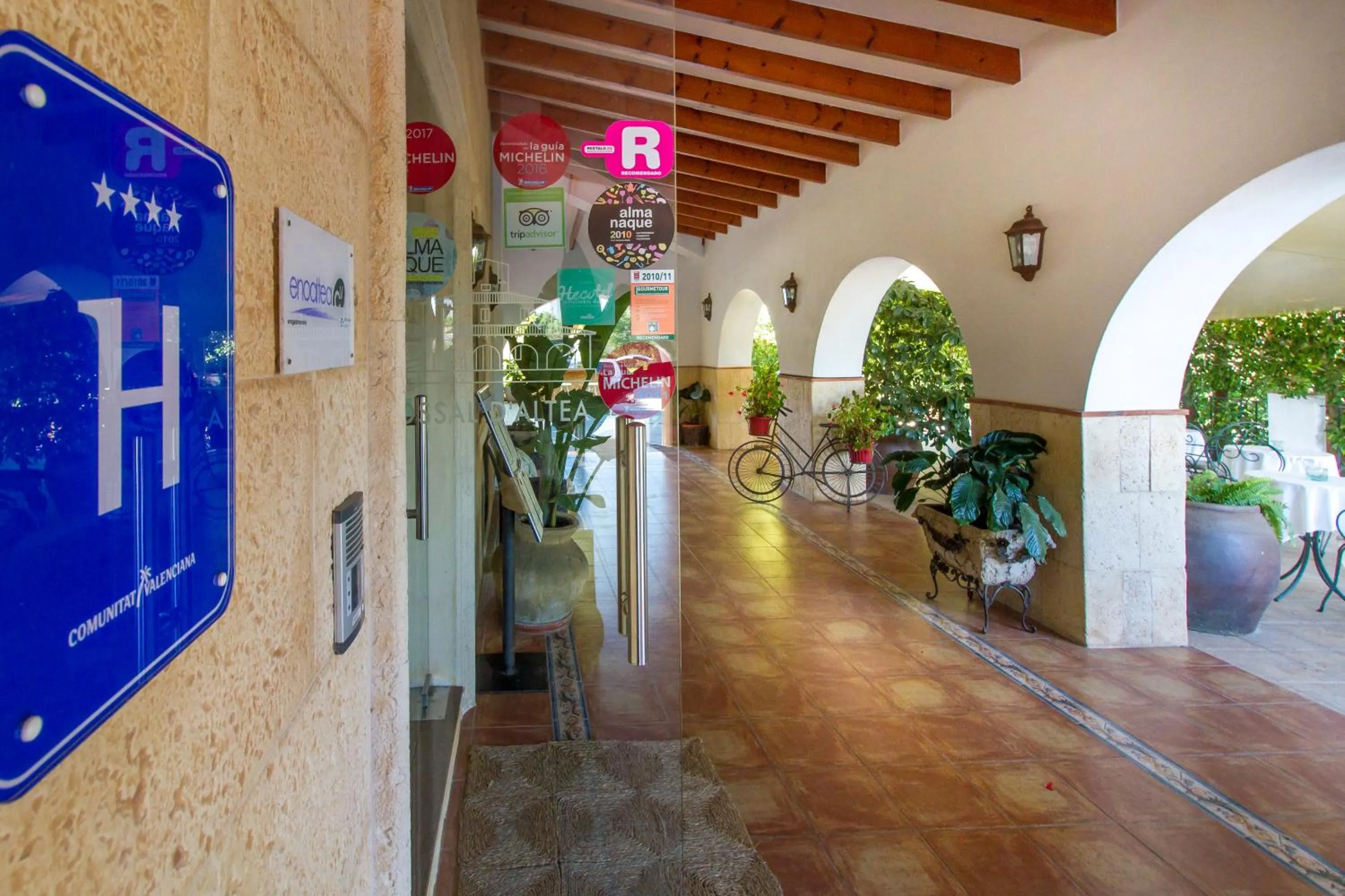 Facade/entrance in Hotel Tossal d'Altea