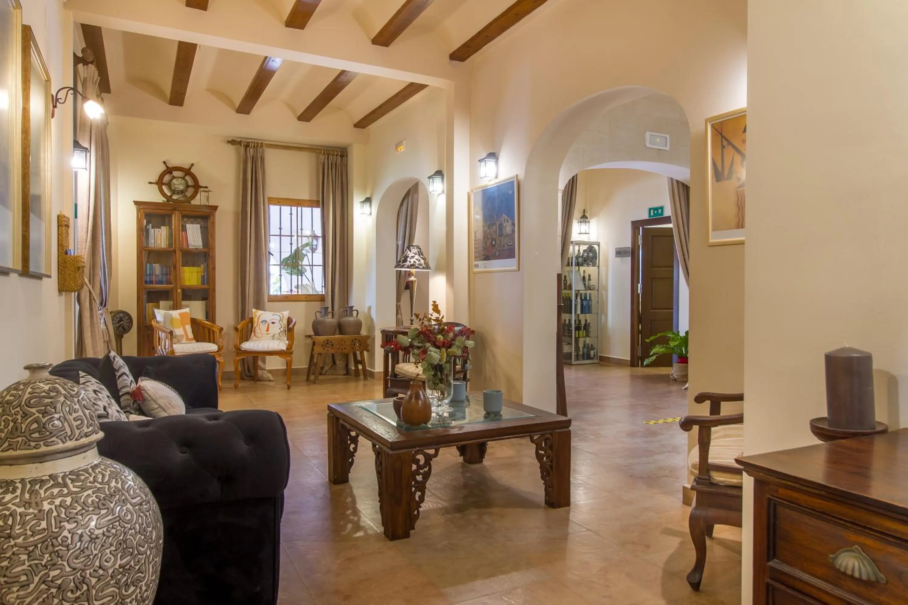 Communal lounge/ TV room in Hotel Tossal d'Altea