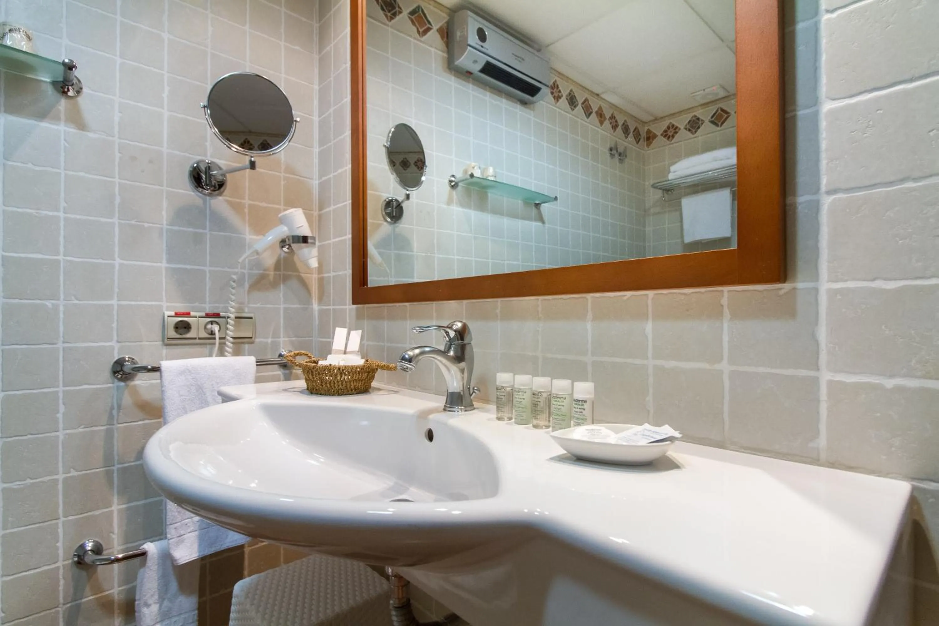 Toilet in Hotel Tossal d'Altea