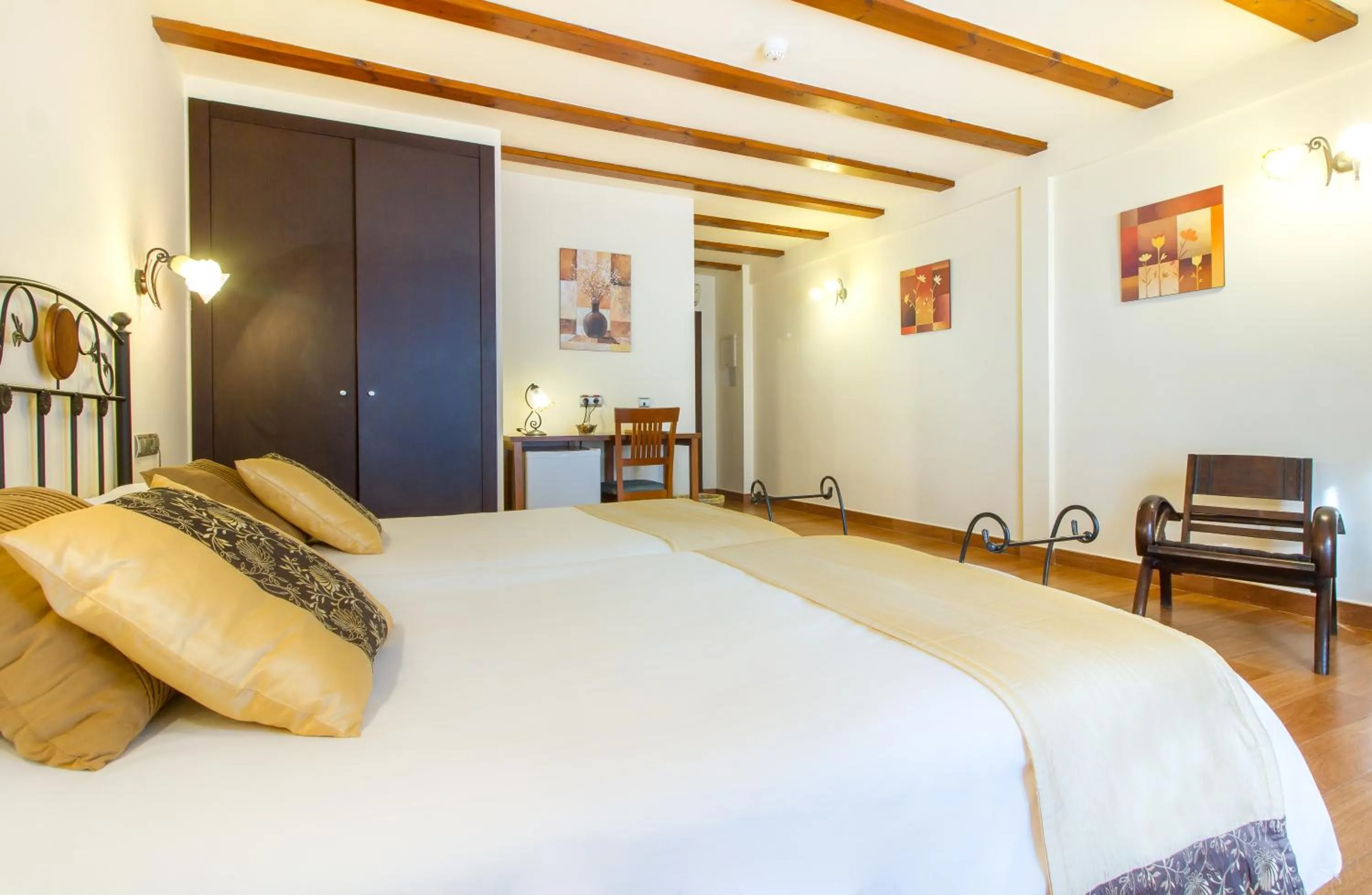 Photo of the whole room, Bed in Hotel Tossal d'Altea