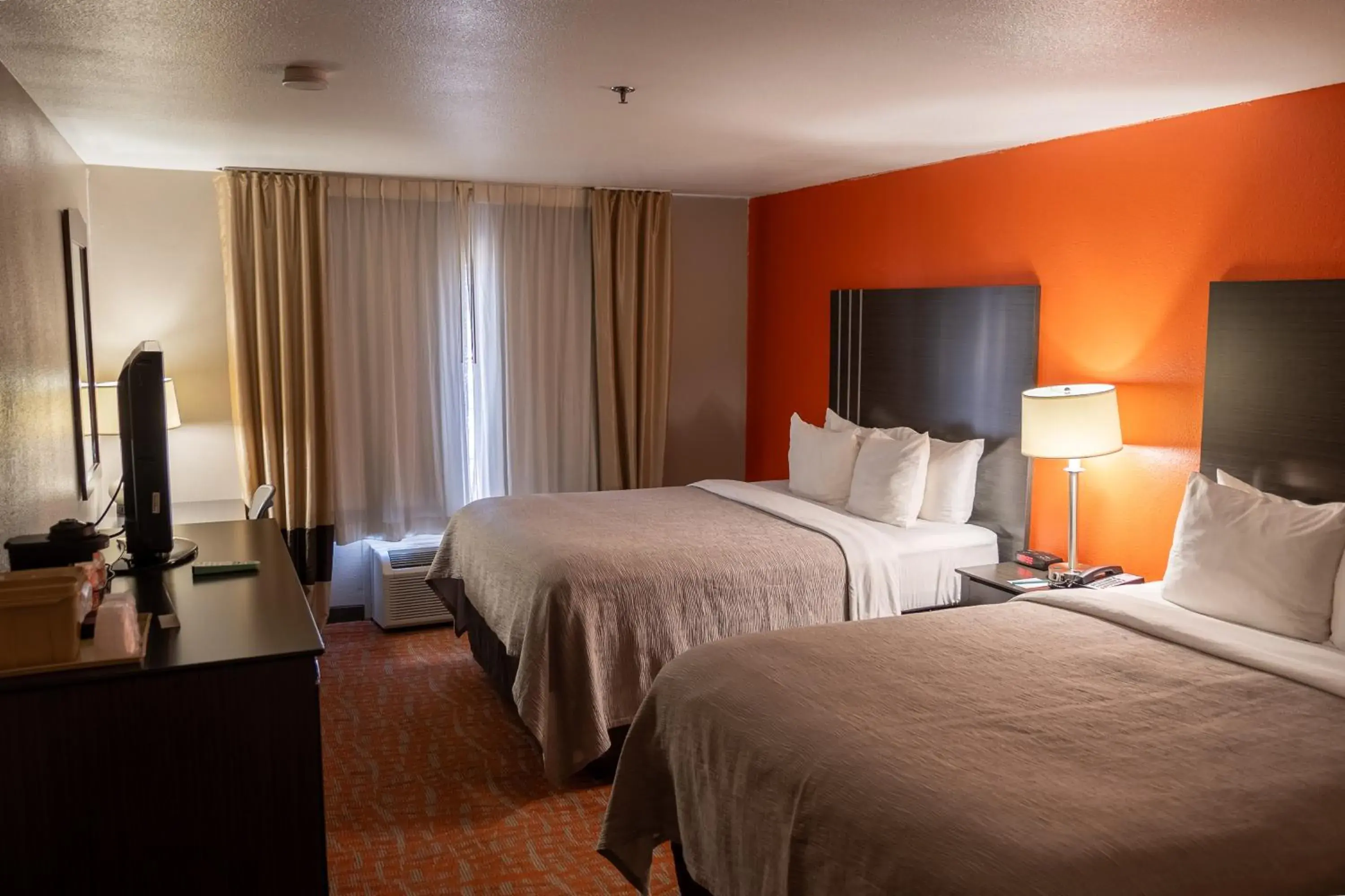 Bed in Quality Inn & Suites Fresno Northwest Bed in Quality Inn & Suites Fresno Northwest