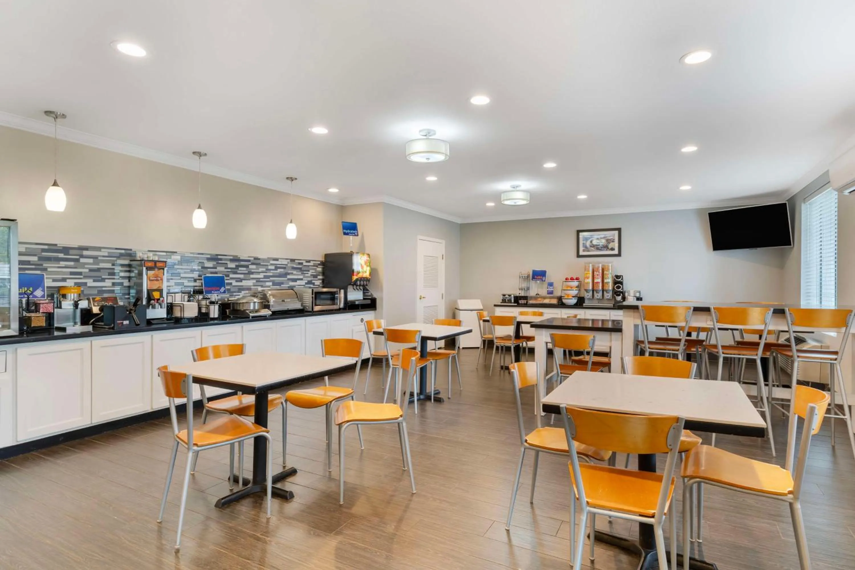 Breakfast in Best Western Visalia Hotel