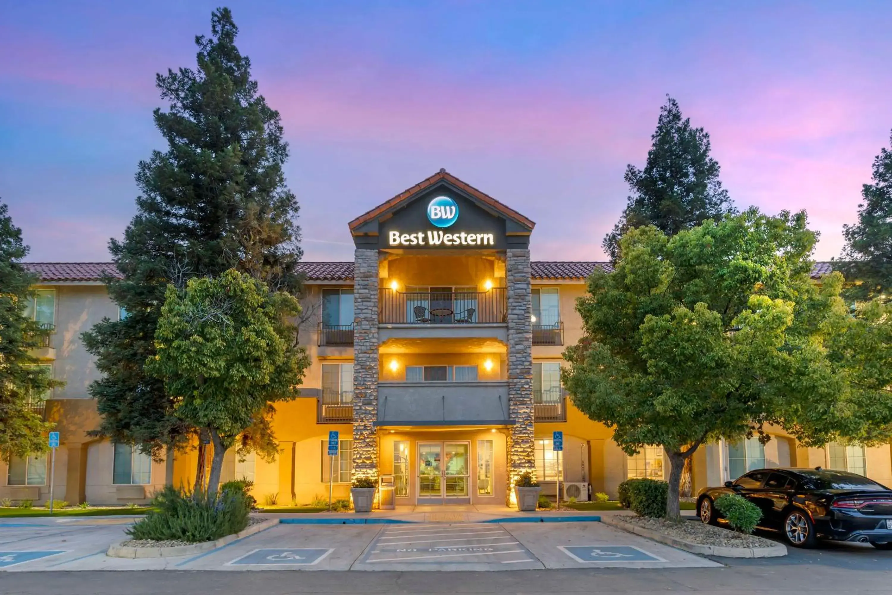 Property building in Best Western Visalia Hotel Property building in Best Western Visalia Hotel