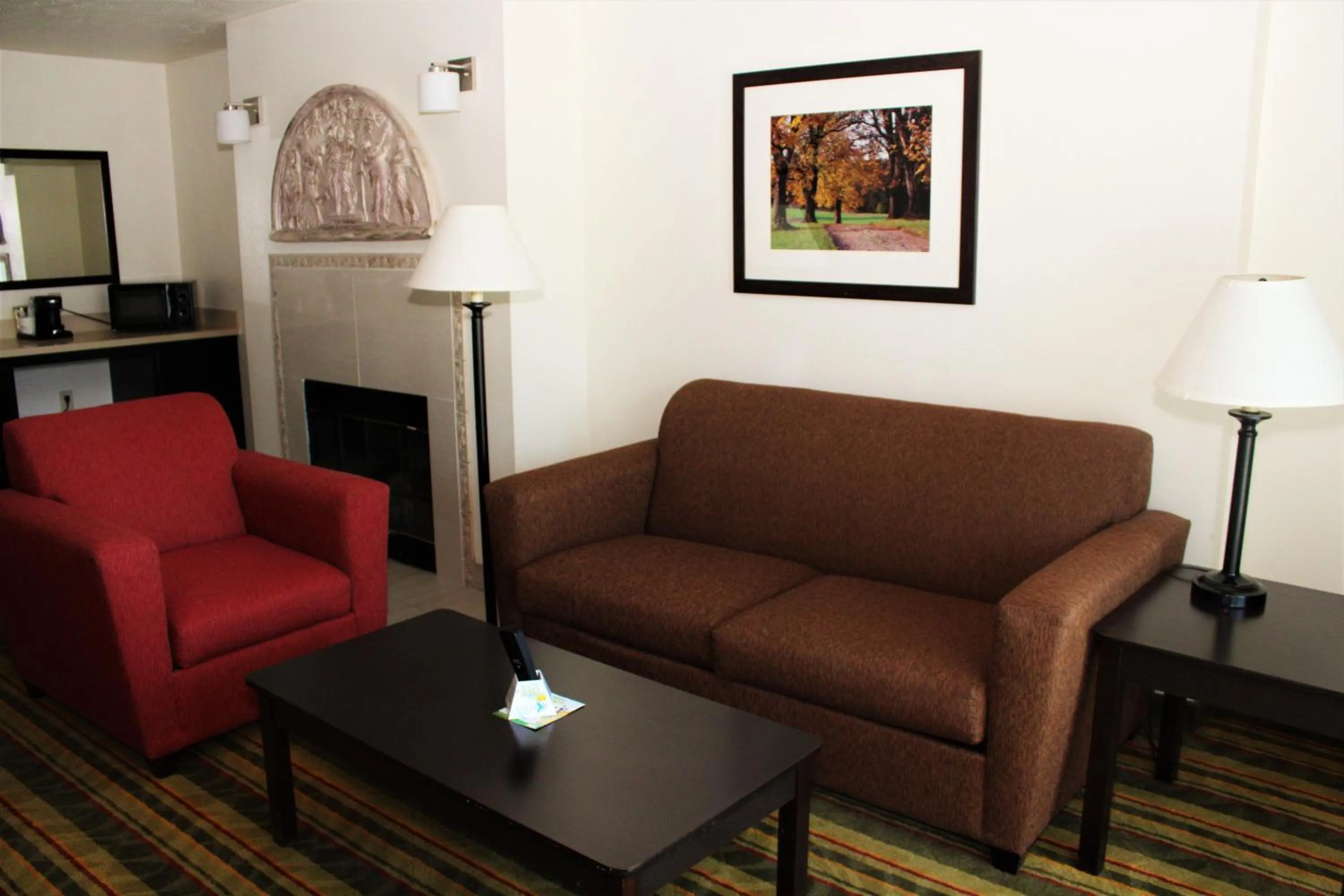 Kitchen or kitchenette in Best Western Visalia Hotel