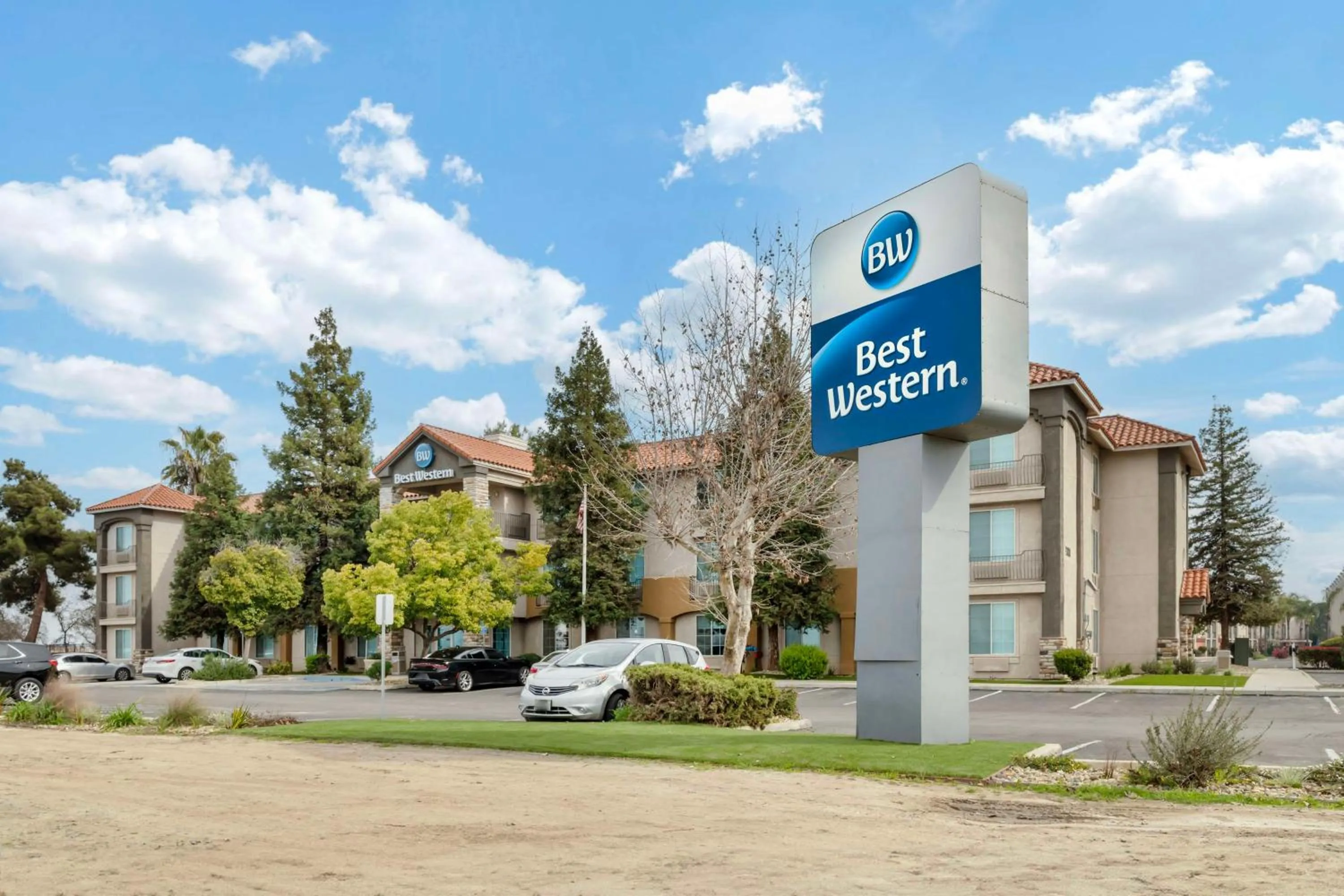 Property building in Best Western Visalia Hotel
