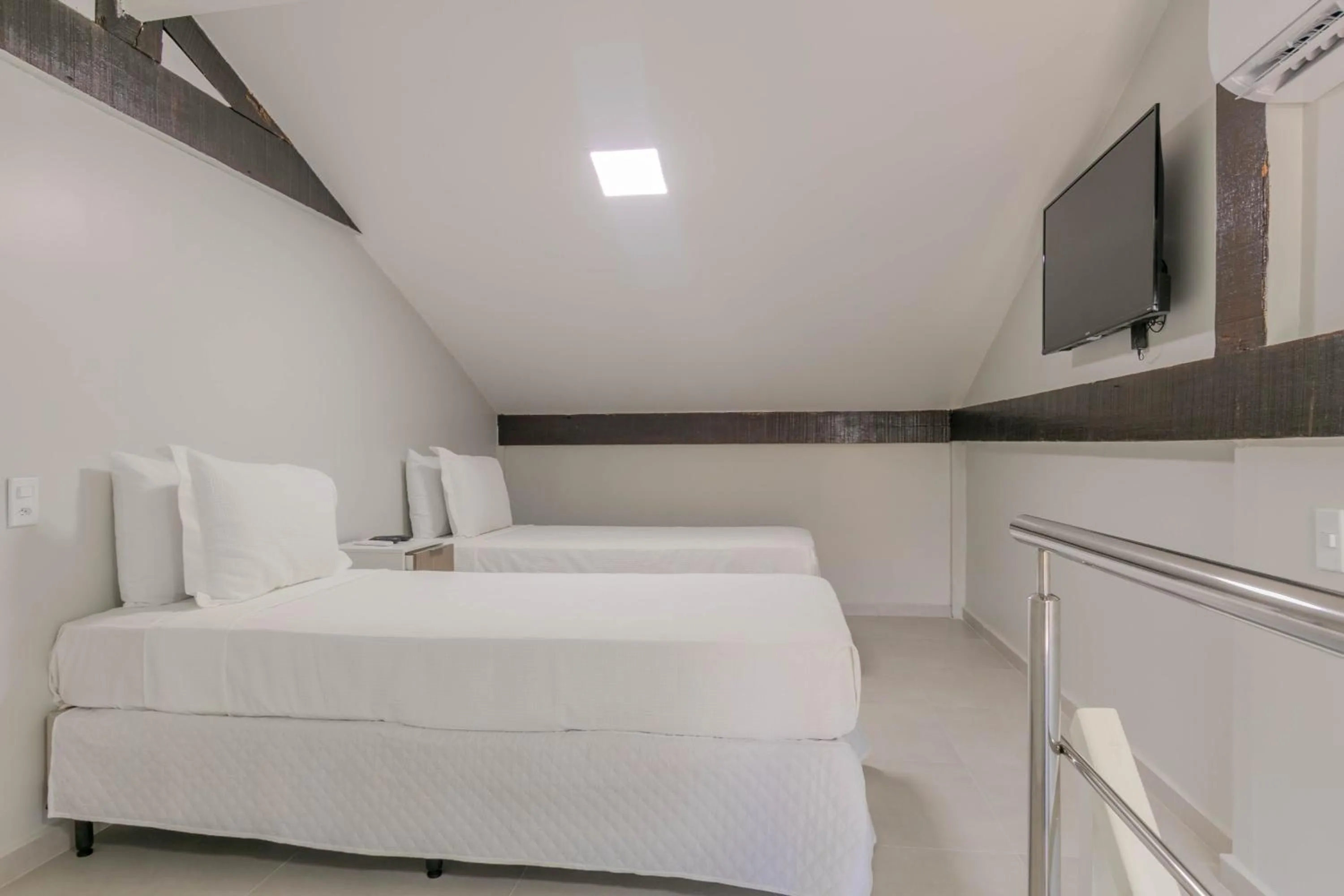 TV and multimedia, Bed in Hotel Ilha Branca Inn