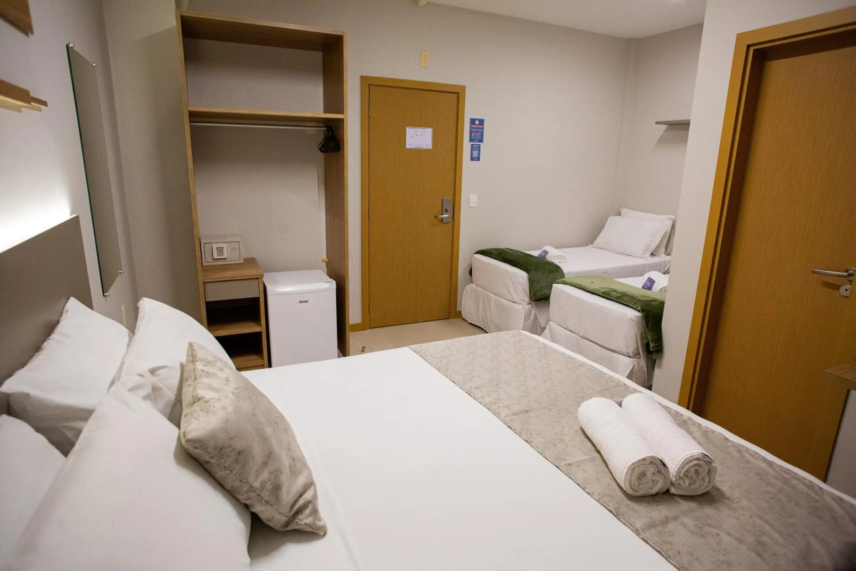 Deluxe Quadruple Room in Mar de Canasvieiras Hotel e Eventos Deluxe Quadruple Room in Mar de Canasvieiras Hotel e Eventos