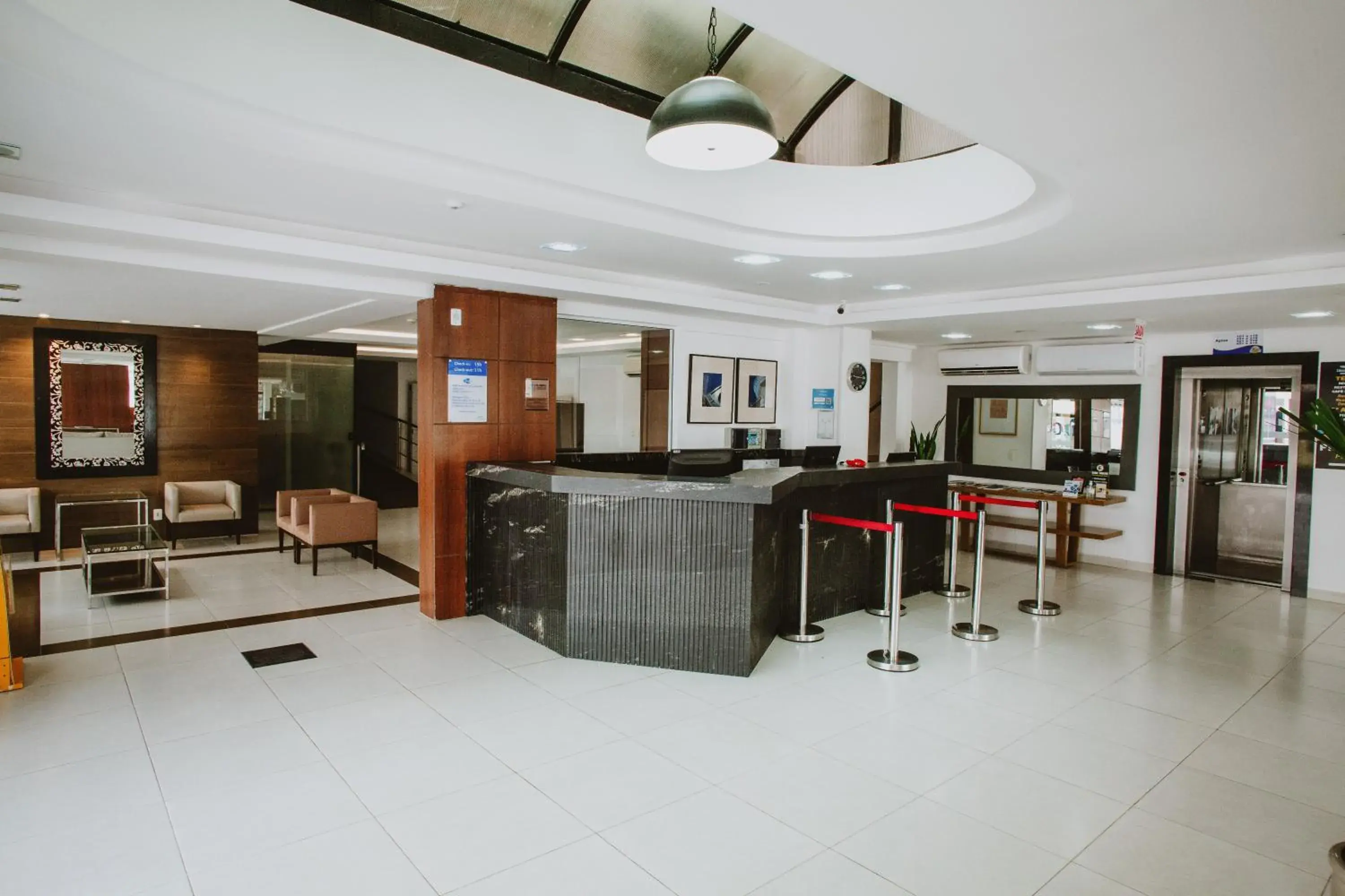 Lobby or reception in Mar de Canasvieiras Hotel e Eventos Lobby or reception in Mar de Canasvieiras Hotel e Eventos