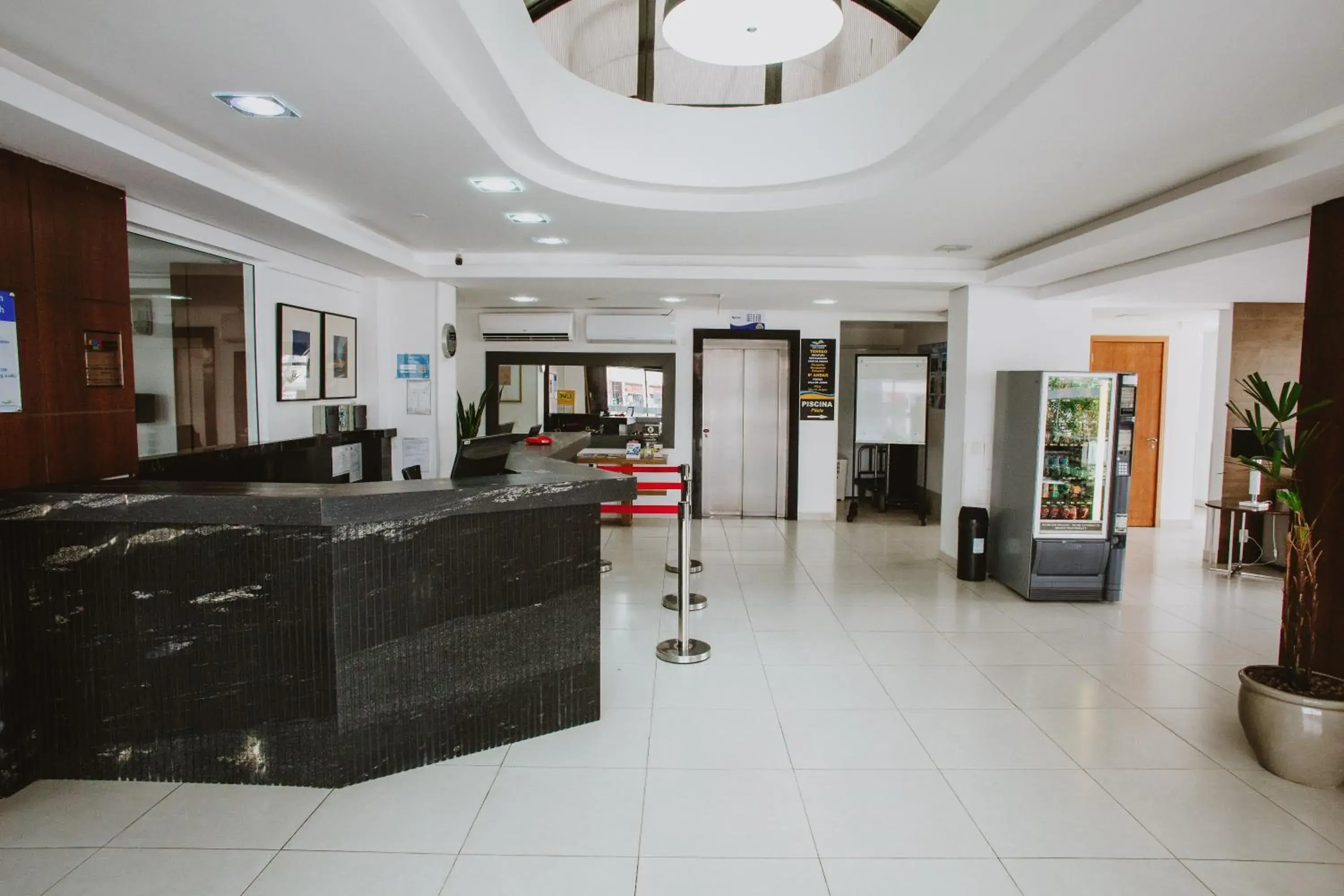 Lobby or reception in Mar de Canasvieiras Hotel e Eventos Lobby or reception in Mar de Canasvieiras Hotel e Eventos