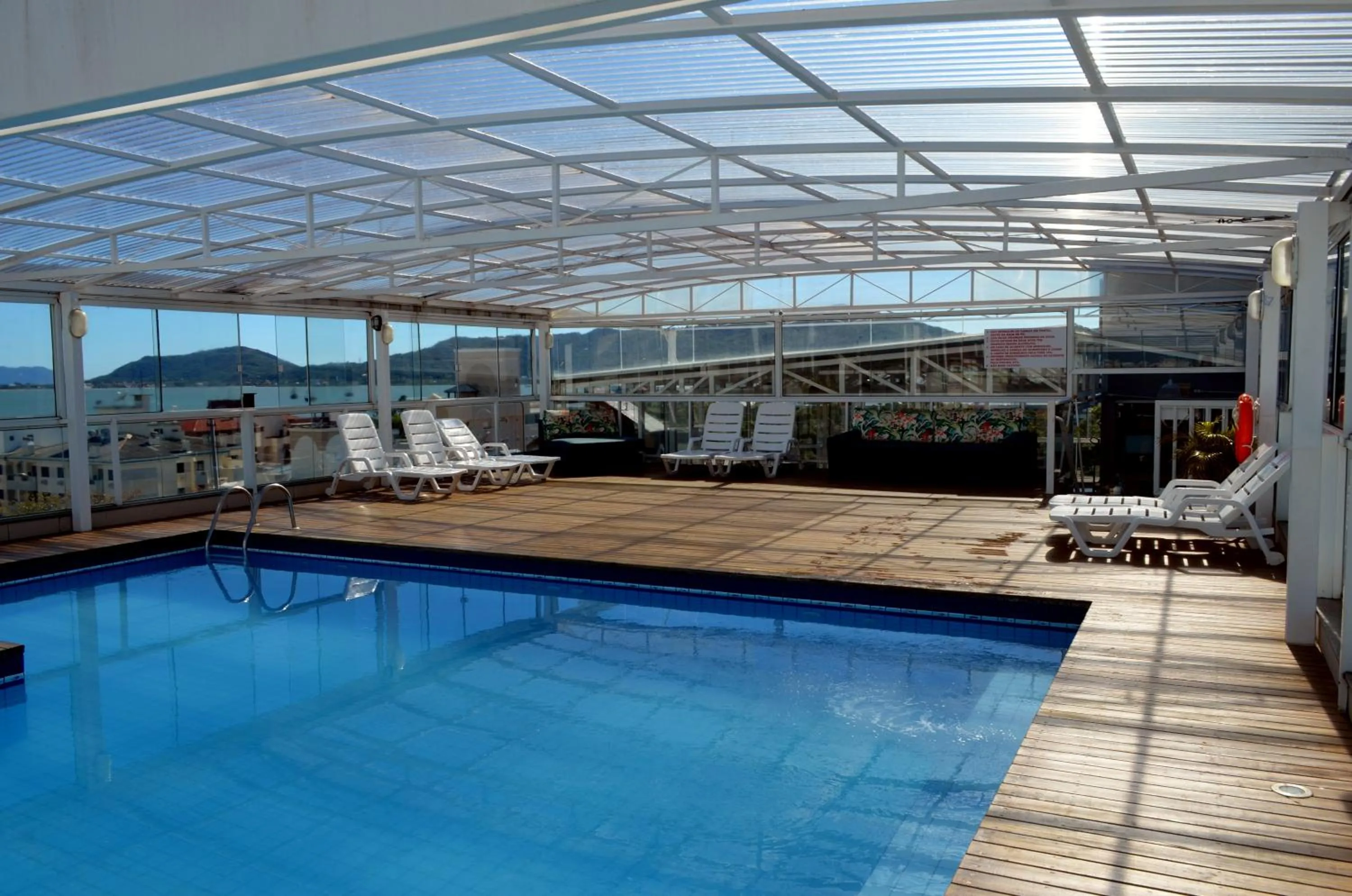 Swimming pool in Mar de Canasvieiras Hotel e Eventos