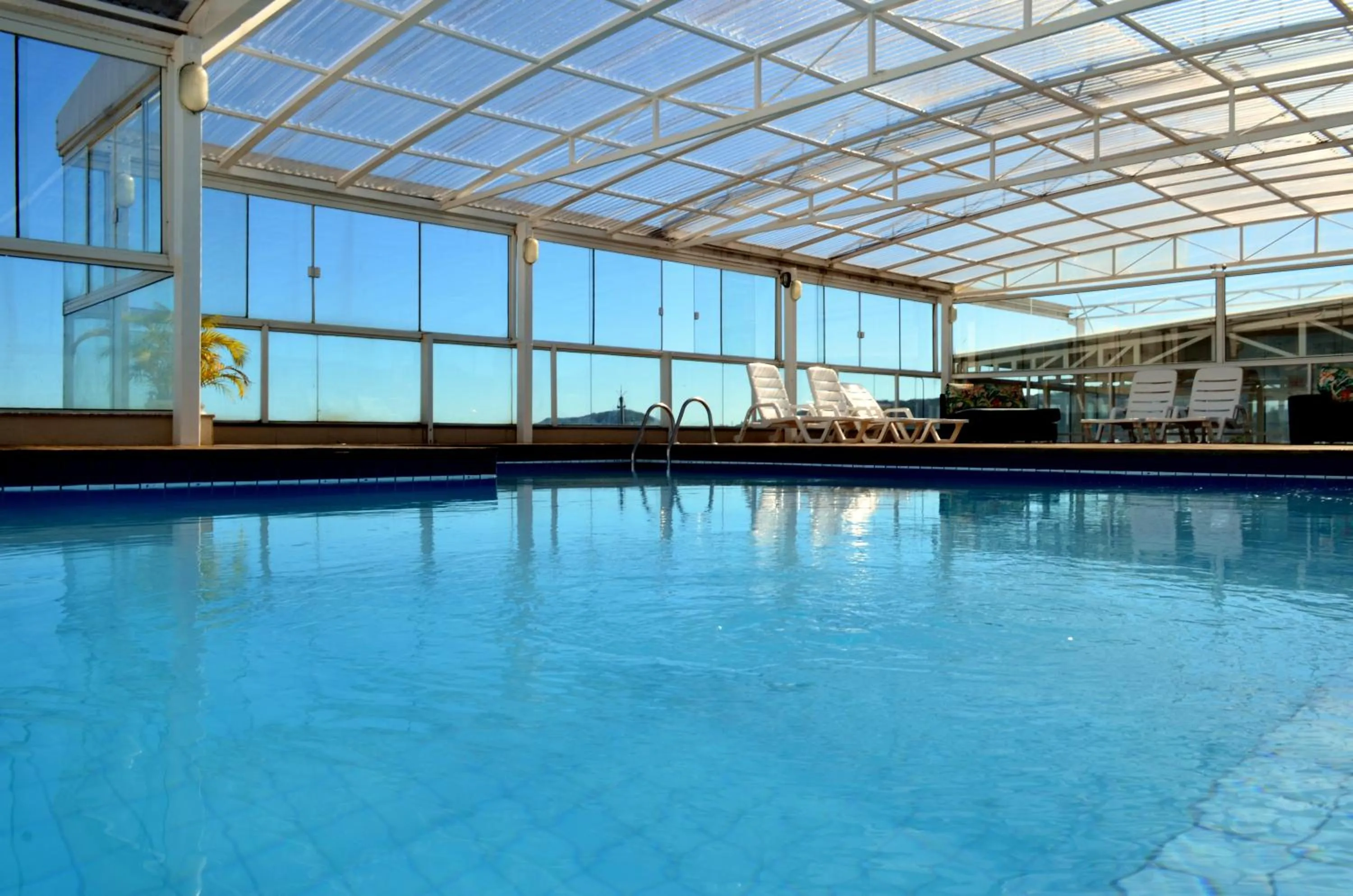 Swimming pool in Mar de Canasvieiras Hotel e Eventos