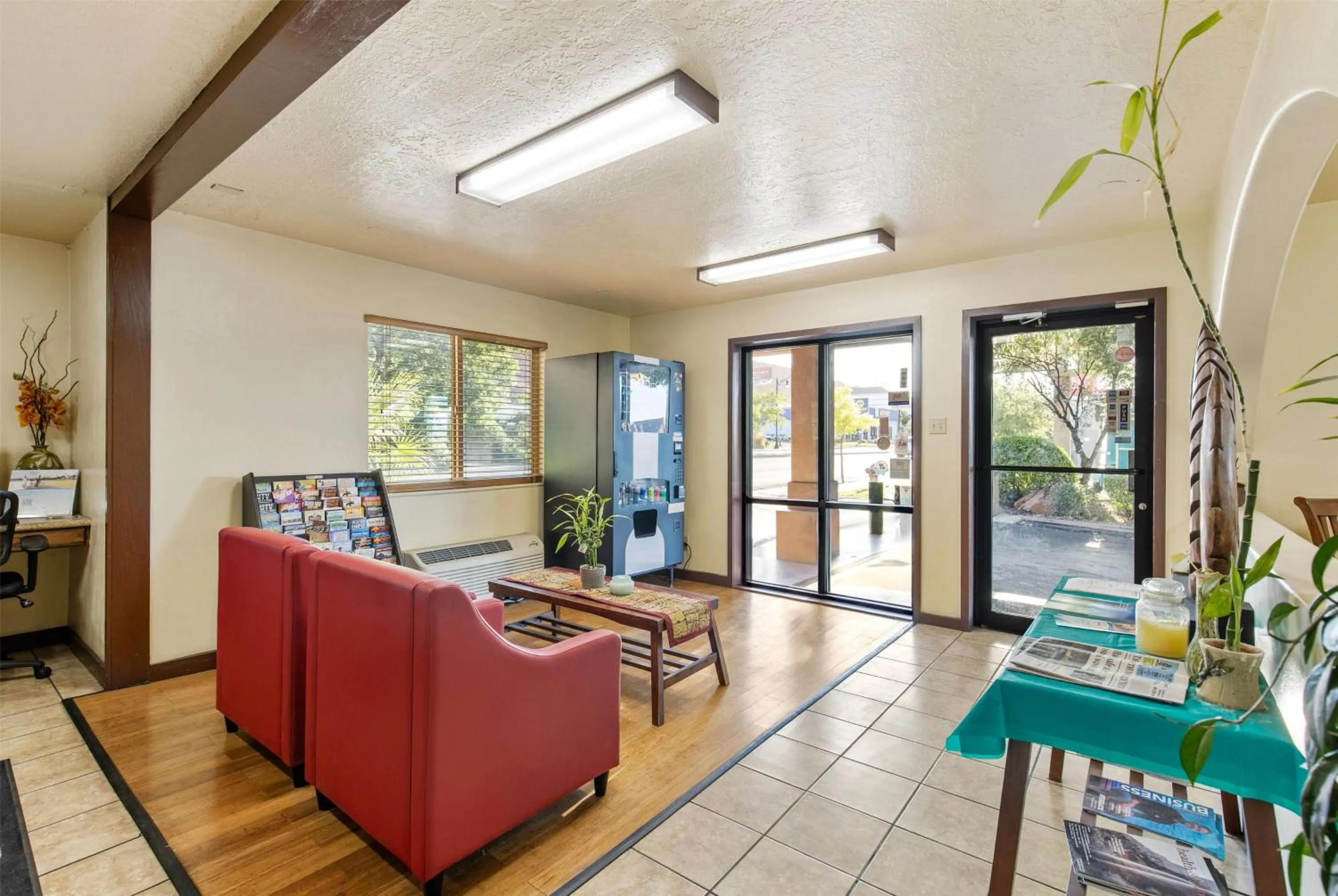 Lobby or reception in Super 8 by Wyndham St. George UT