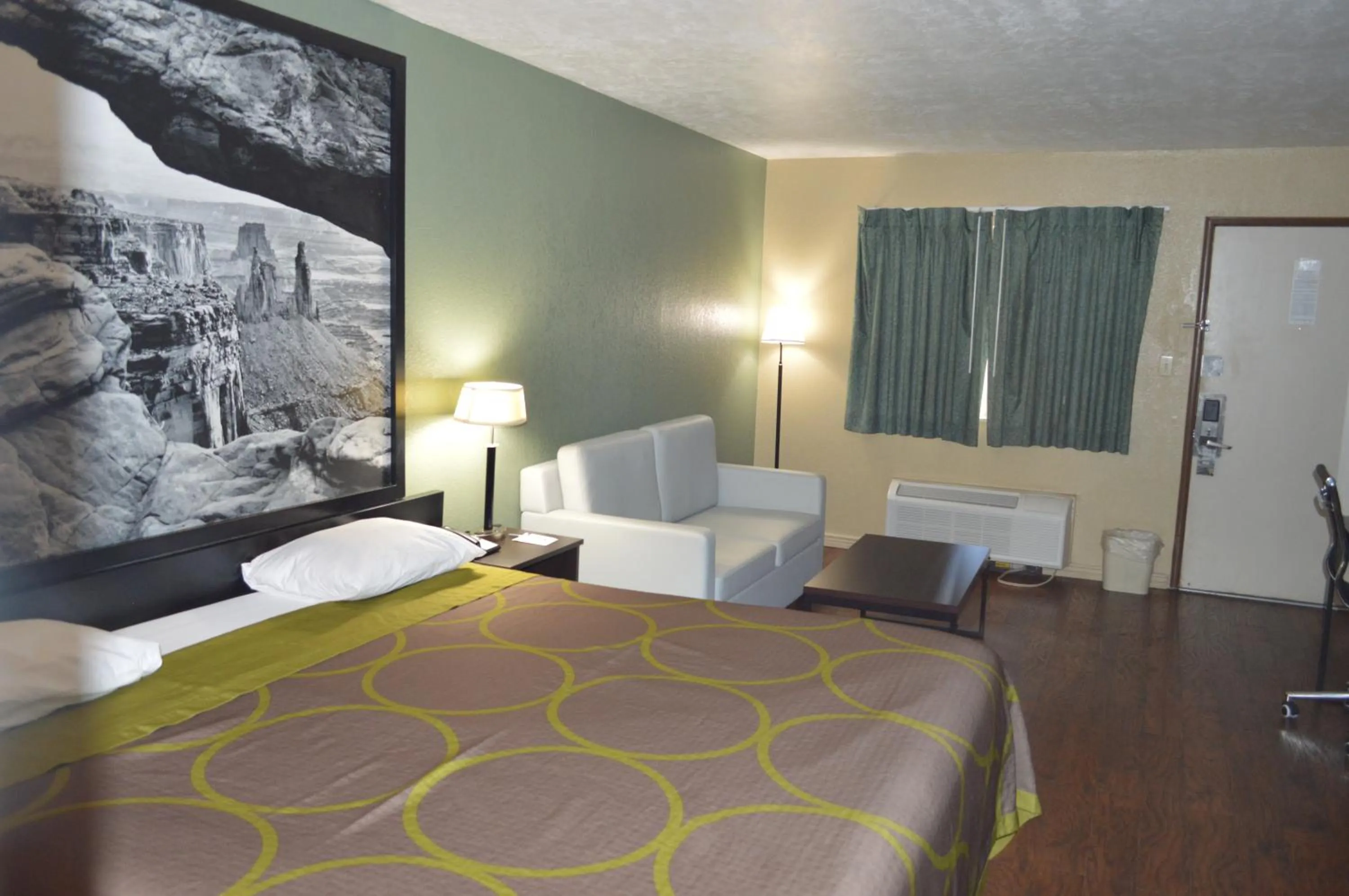 Bed in Super 8 by Wyndham St. George UT