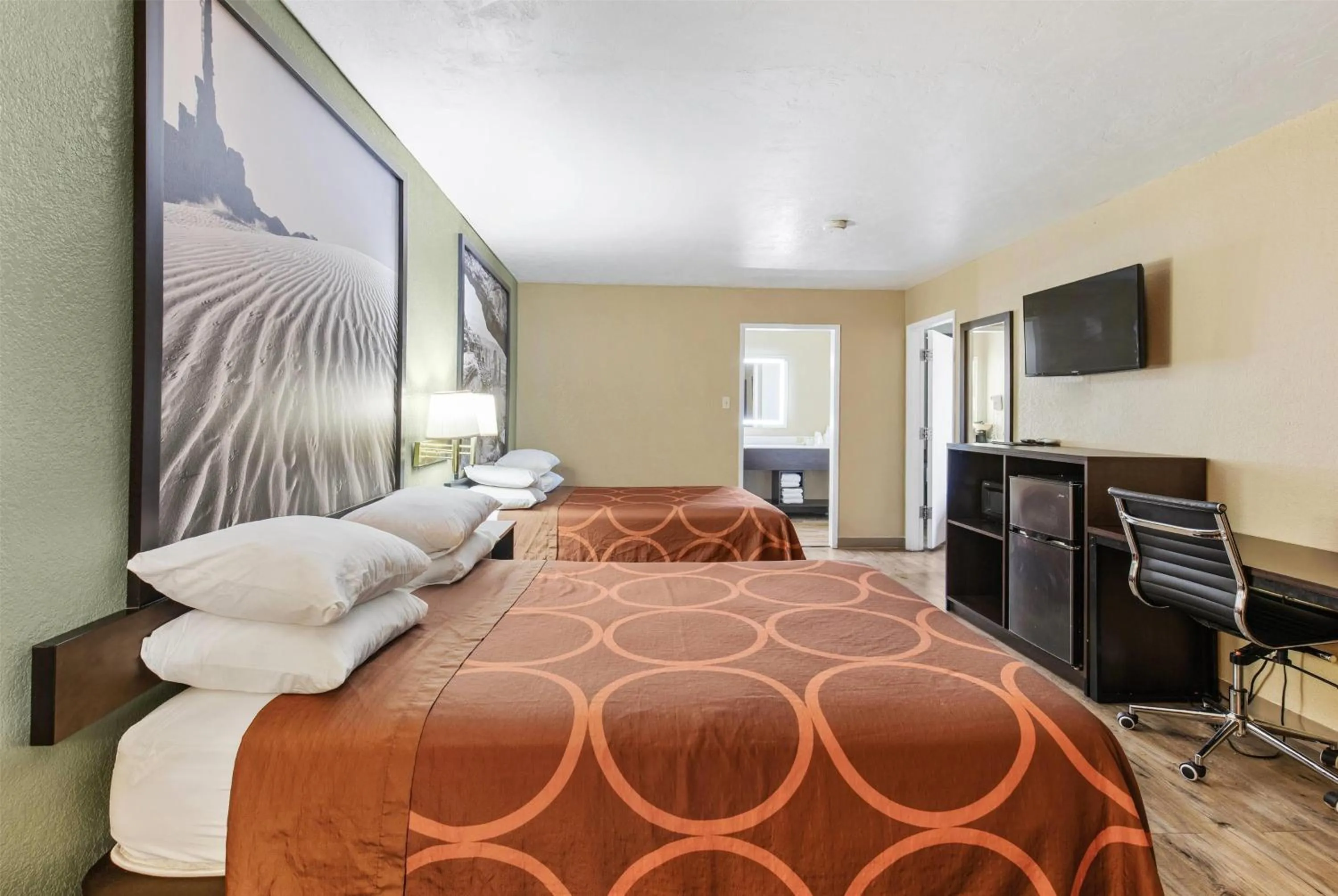 Photo of the whole room, Bed in Super 8 by Wyndham St. George UT