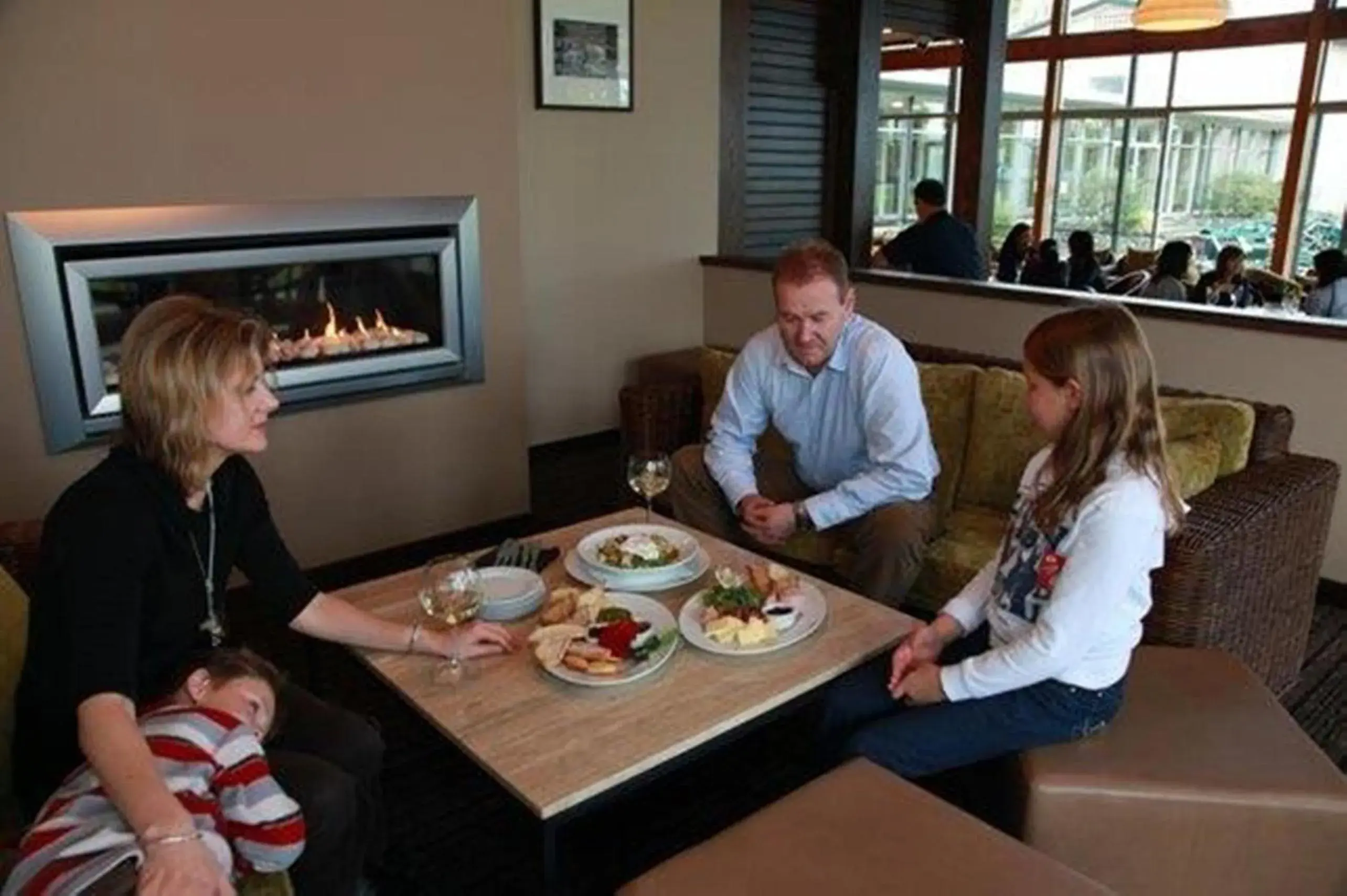 Lounge or bar in Distinction Te Anau Hotel & Villas Lounge or bar in Distinction Te Anau Hotel & Villas