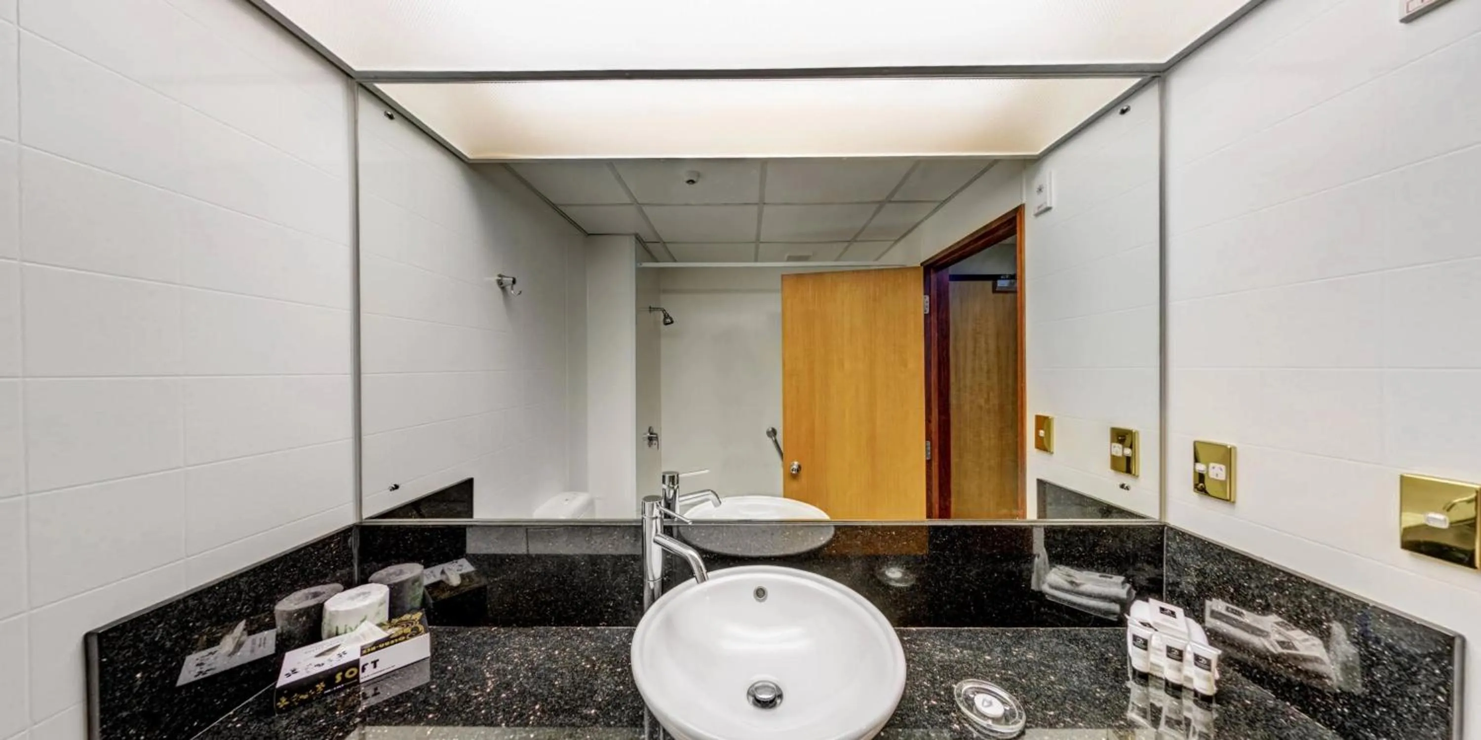 Bathroom in Distinction Luxmore Hotel