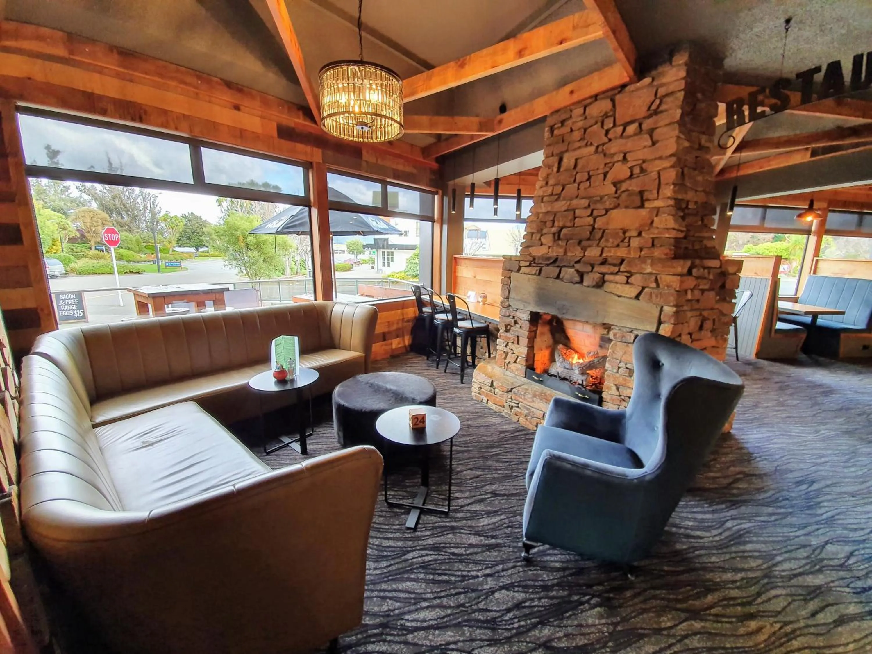 Restaurant/places to eat in Distinction Luxmore Hotel