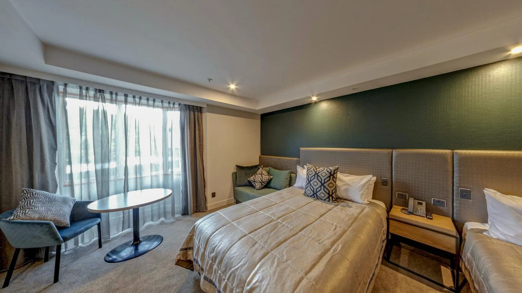 Bed in Distinction Luxmore Hotel