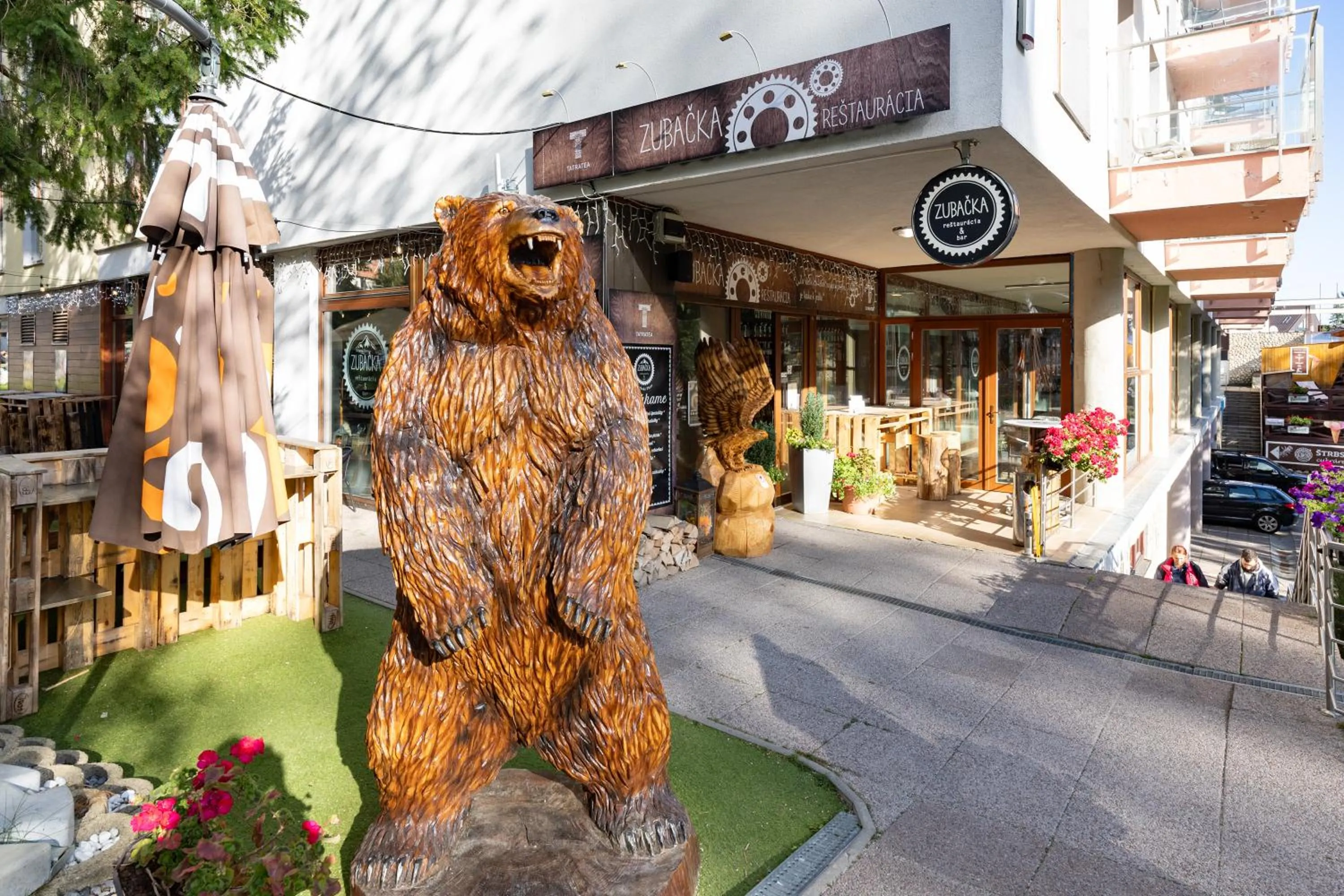 Restaurant/places to eat in Hotel CROCUS