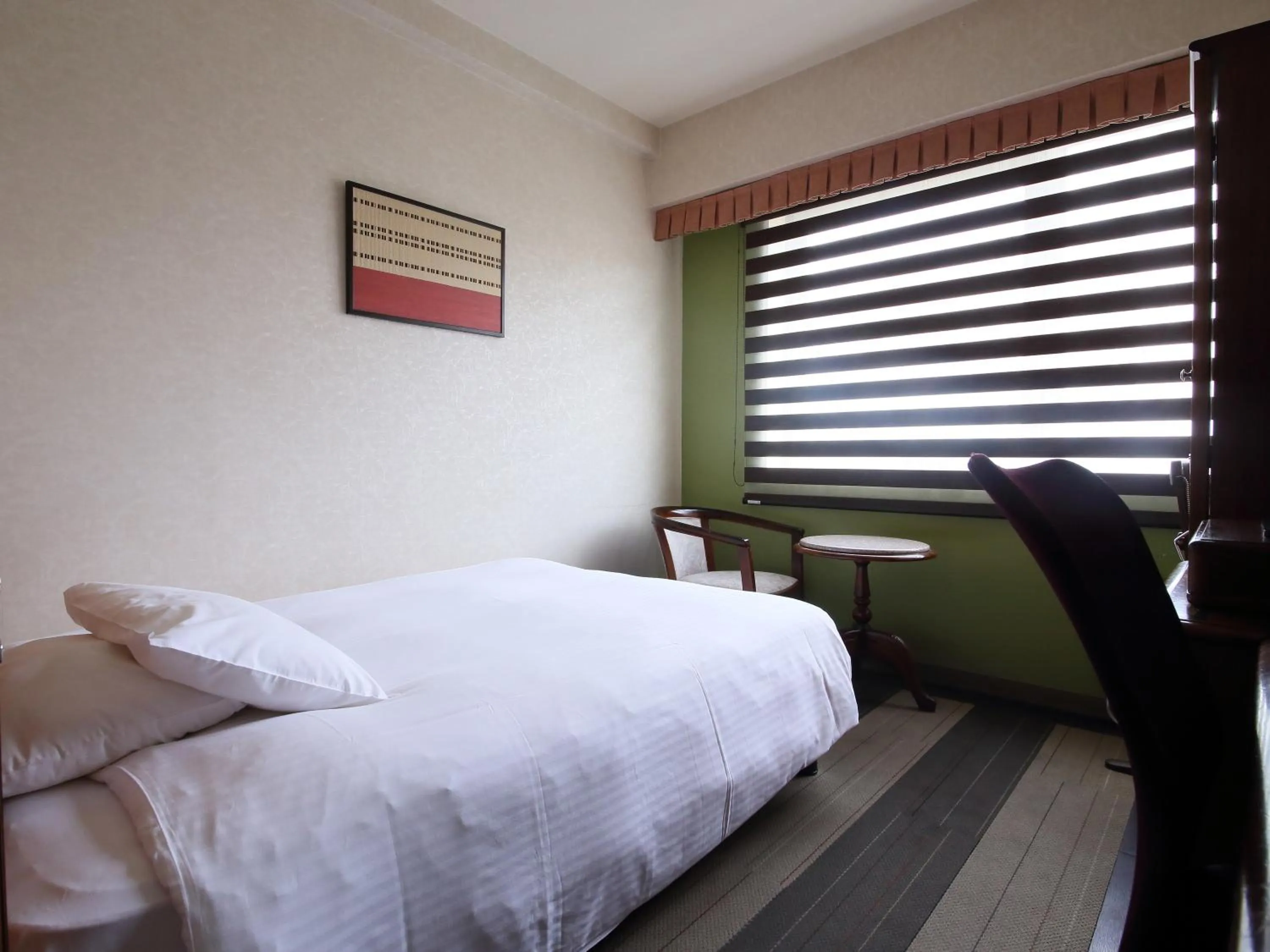 Photo of the whole room, Bed in Hotel Claiton Shin-Osaka