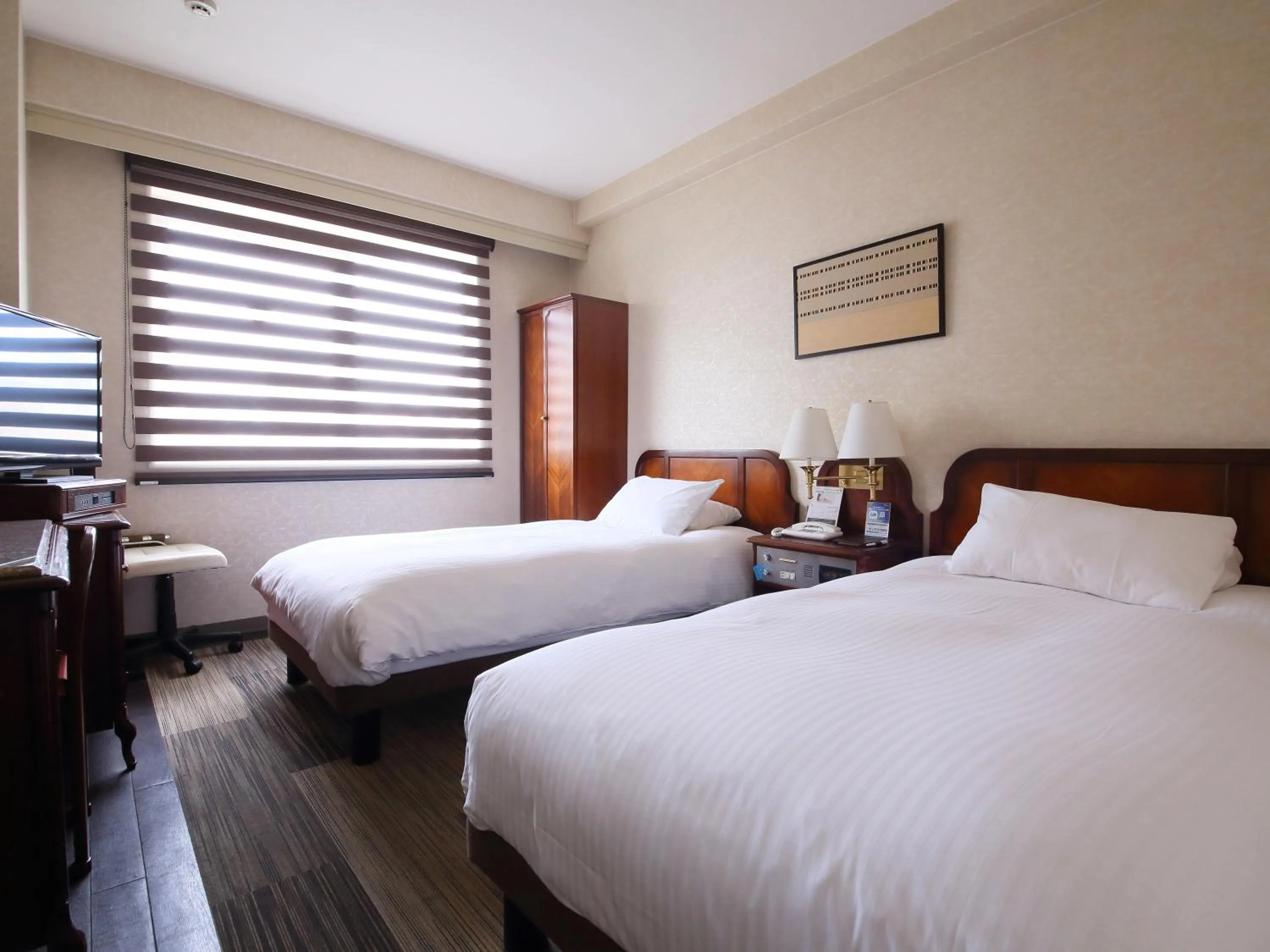 Photo of the whole room, Bed in Hotel Claiton Shin-Osaka