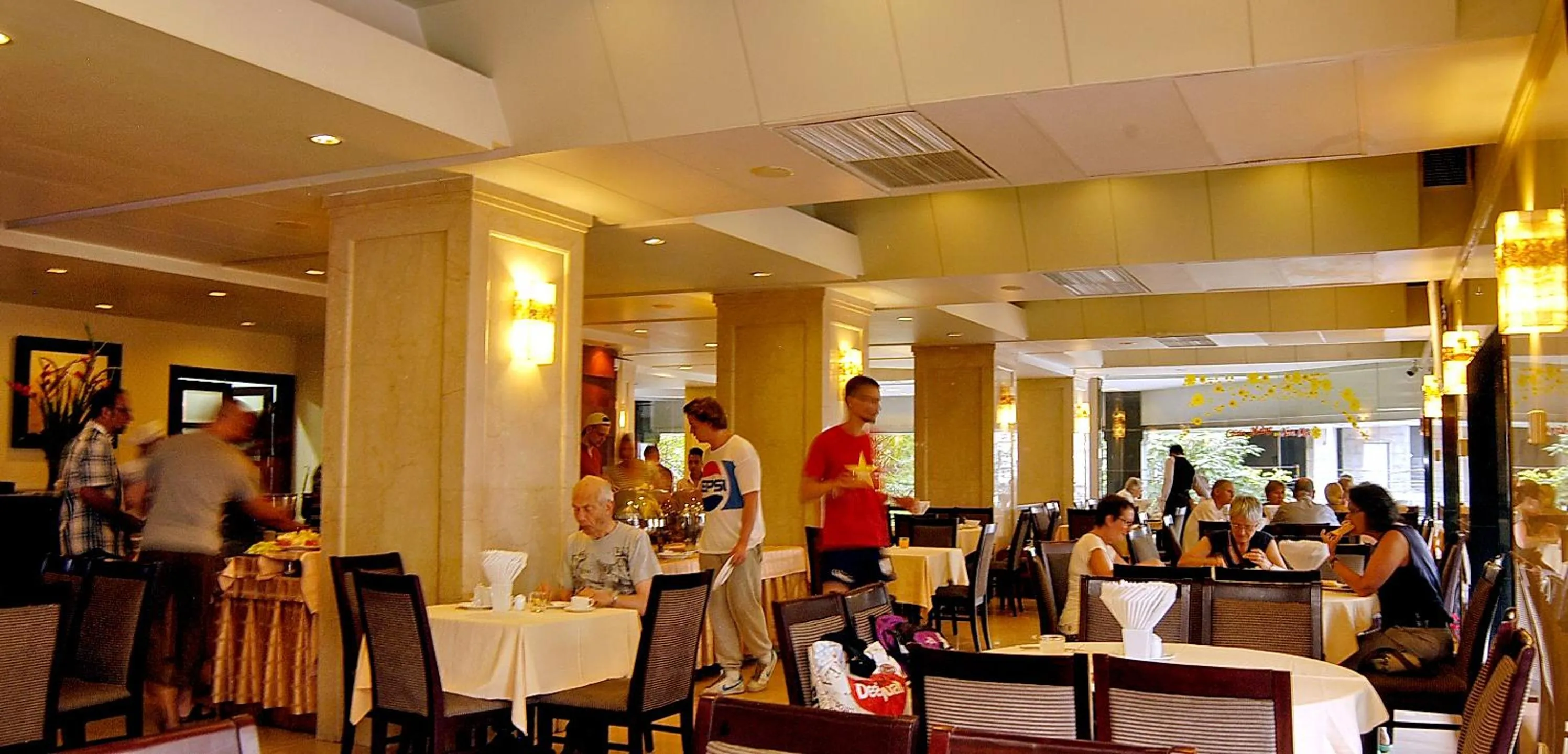 Restaurant/places to eat in Asia Paradise Hotel