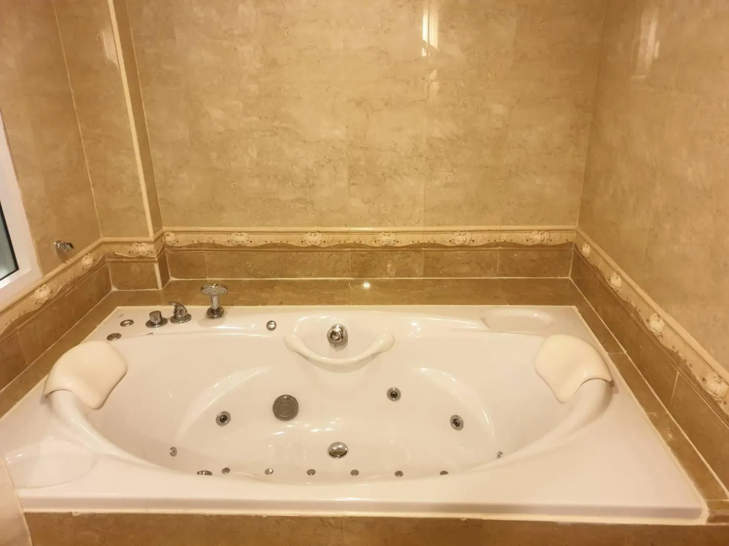 Bathroom in Baron Beach Hotel