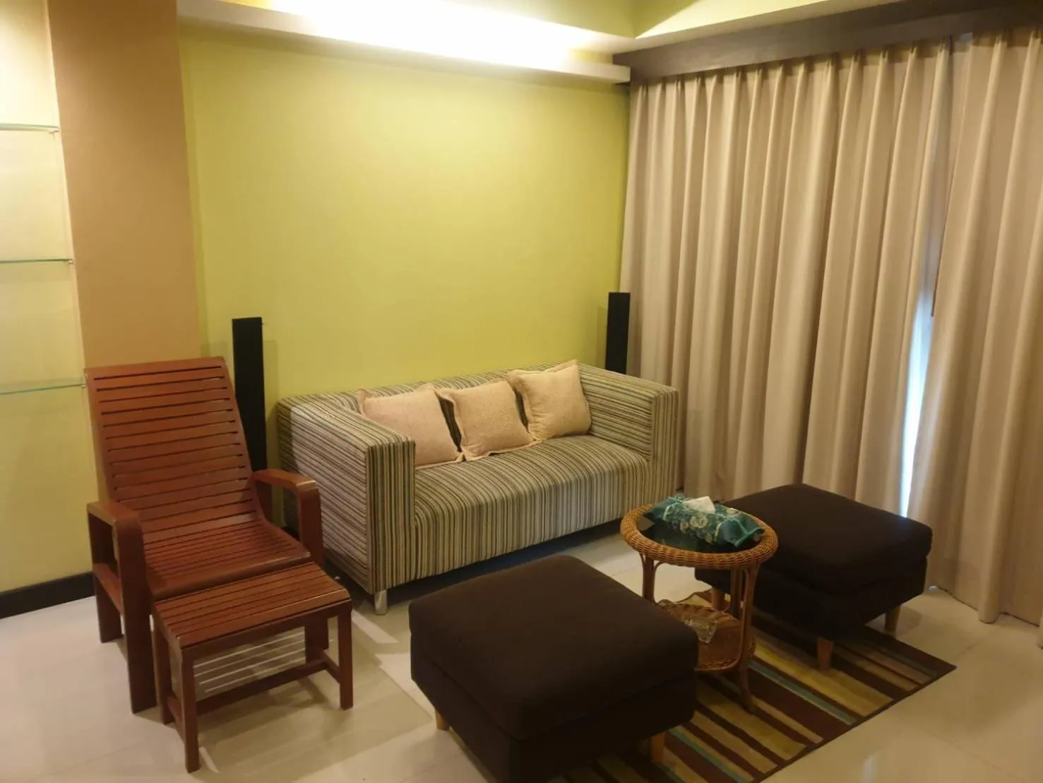 Living room in Baron Beach Hotel