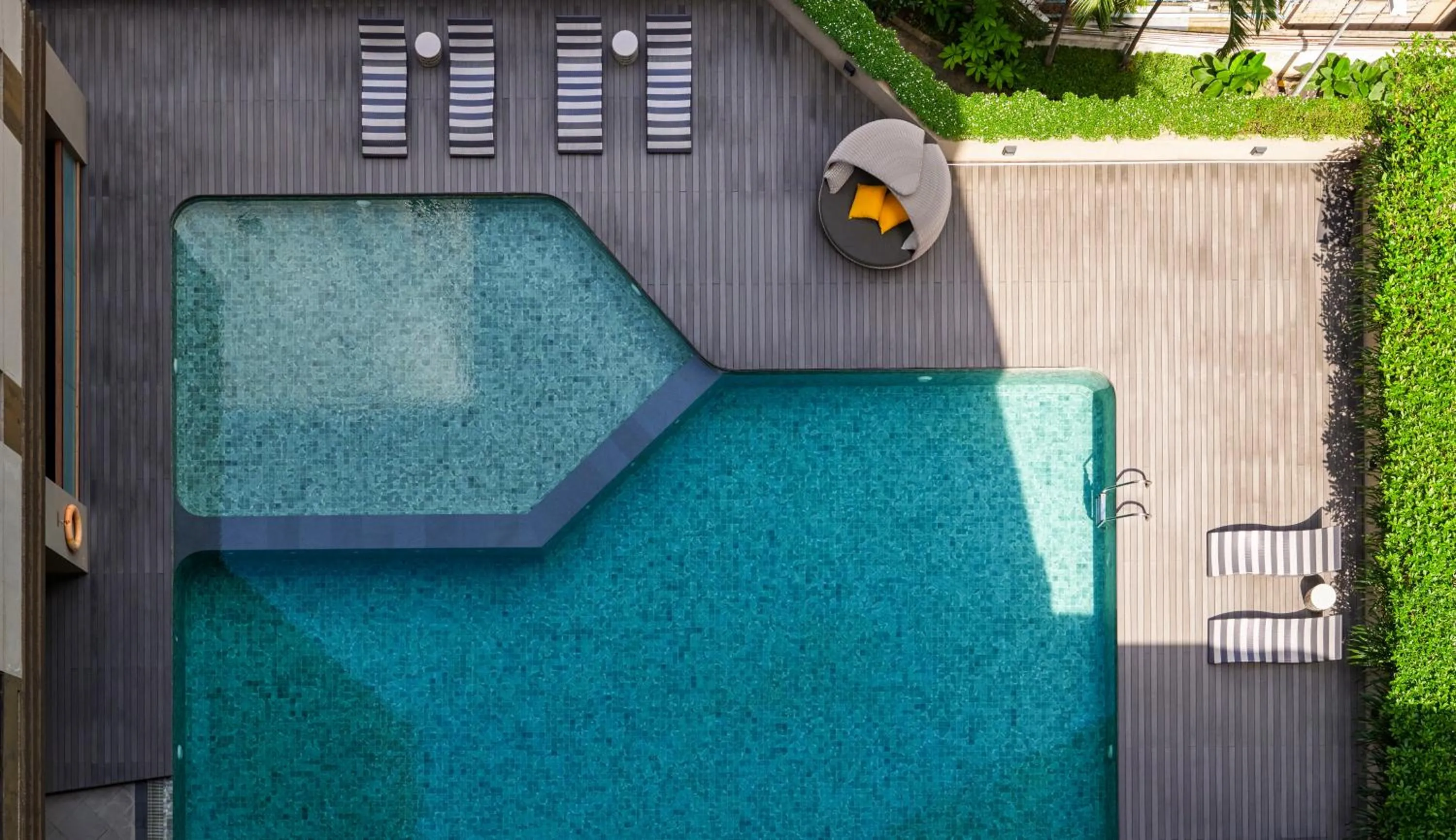 Swimming pool in Bliston Suwan Park View