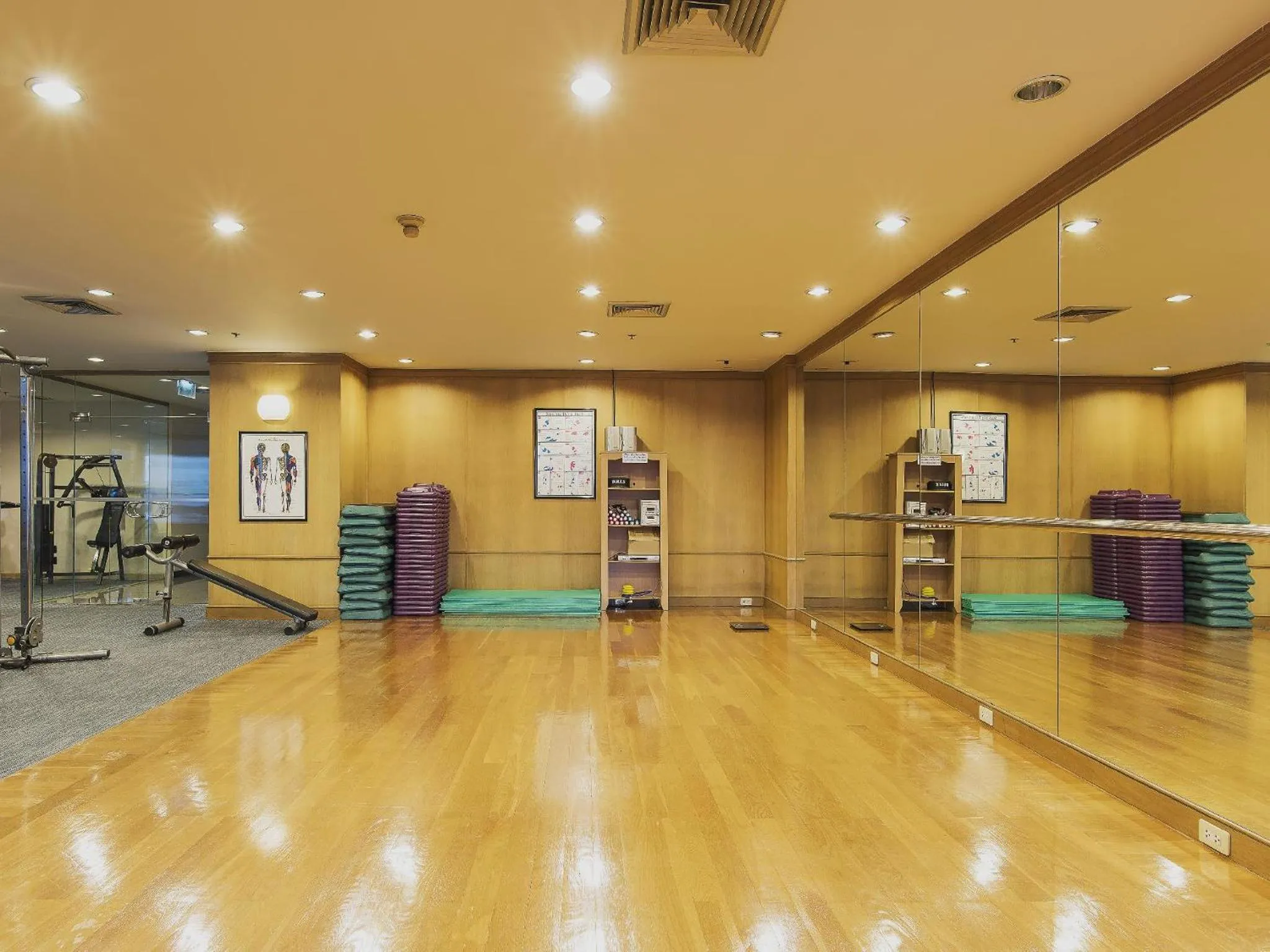Fitness centre/facilities in Bliston Suwan Park View
