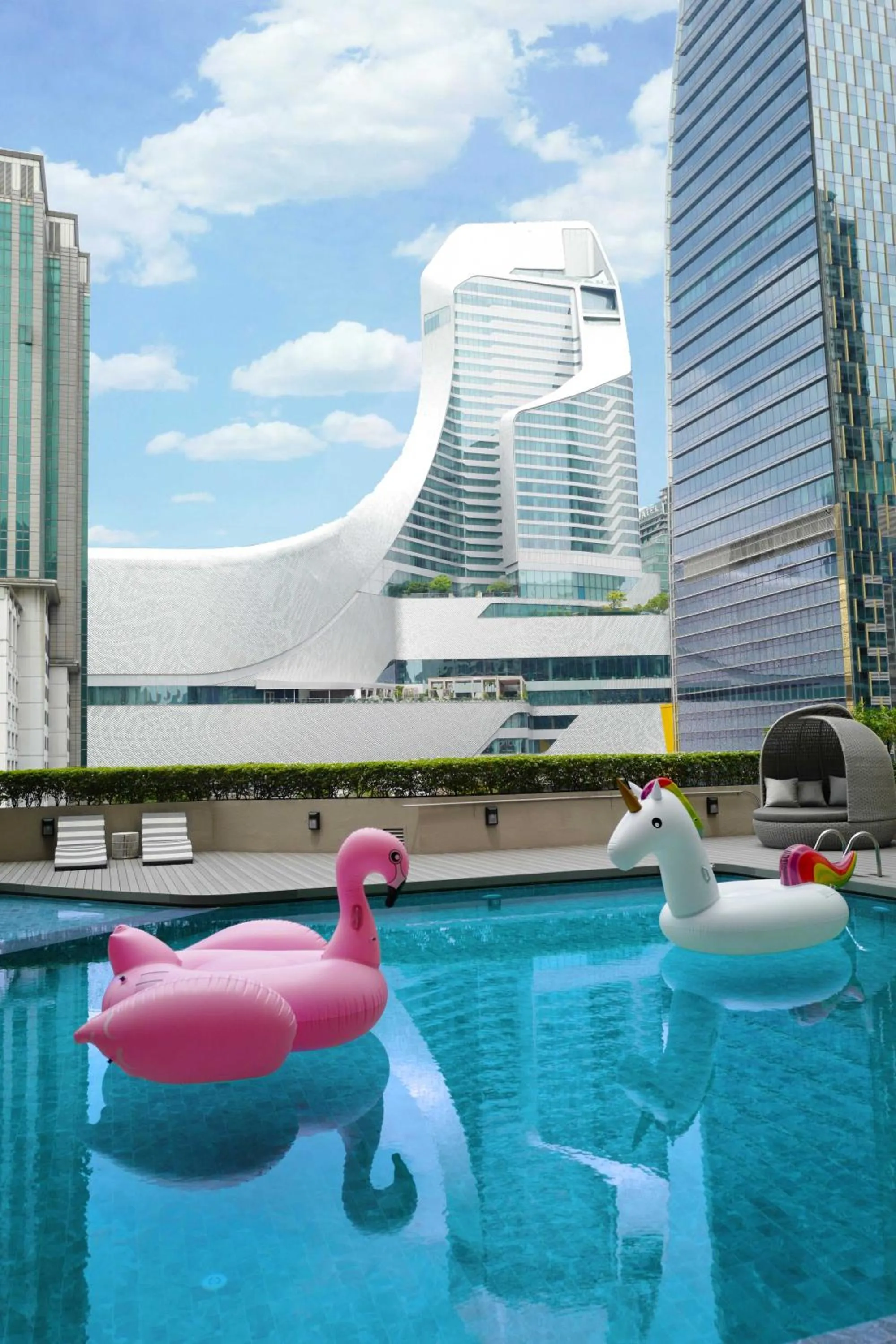 Swimming pool in Bliston Suwan Park View