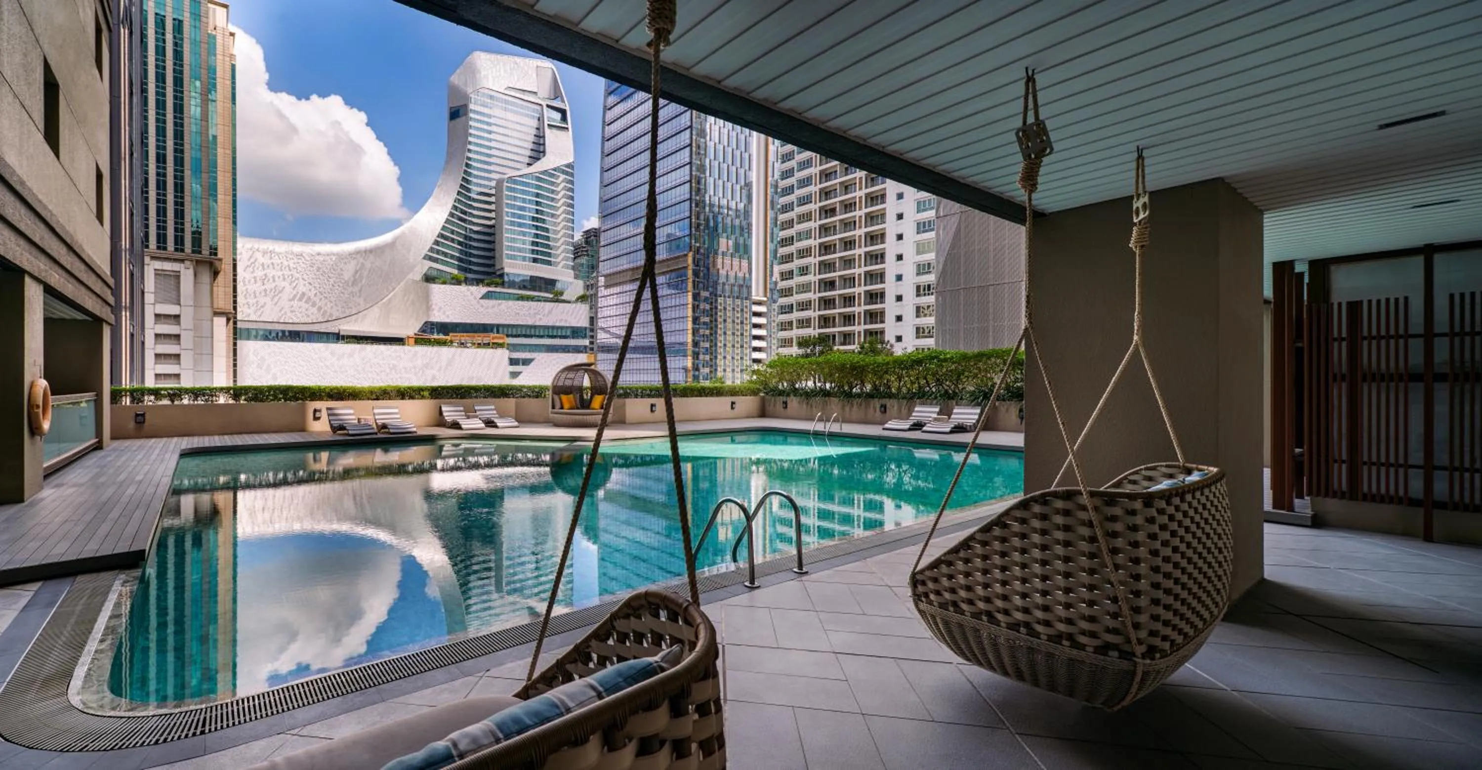 Swimming pool in Bliston Suwan Park View