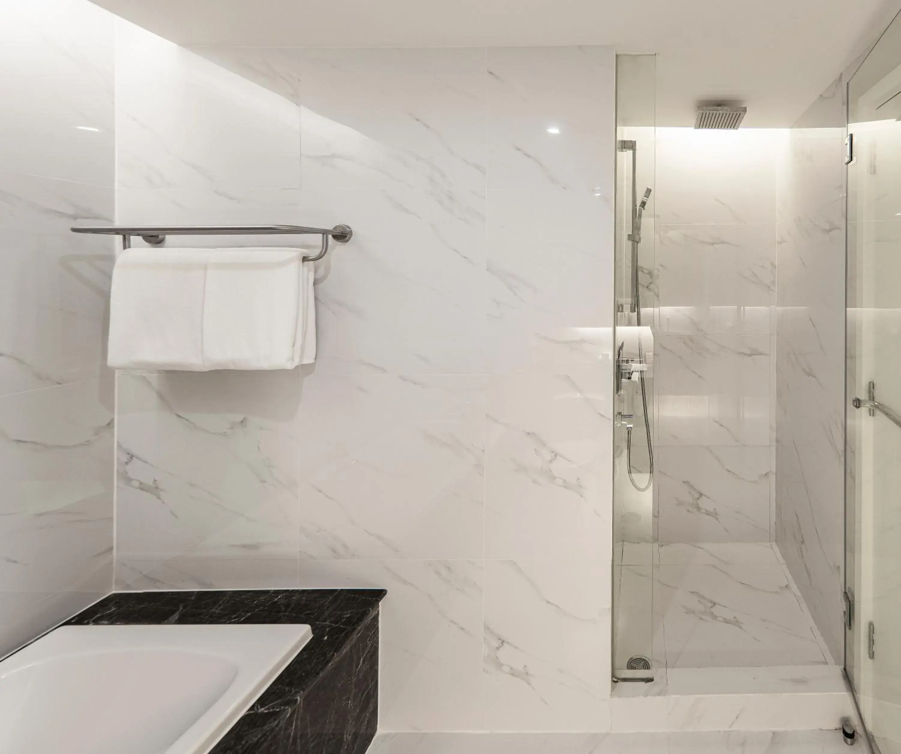 Shower in Bliston Suwan Park View Shower in Bliston Suwan Park View