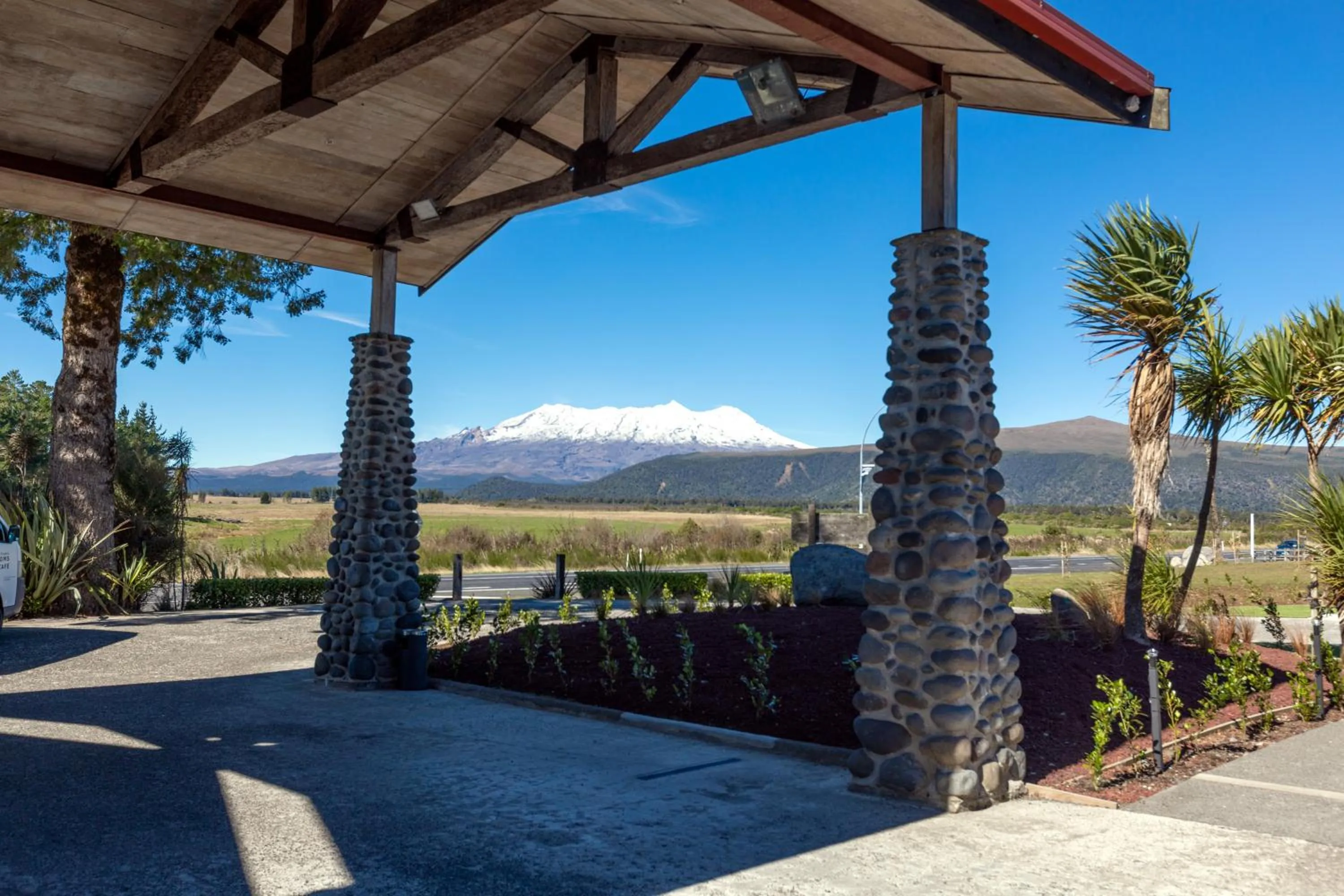 Facade/entrance in The Park Hotel Ruapehu