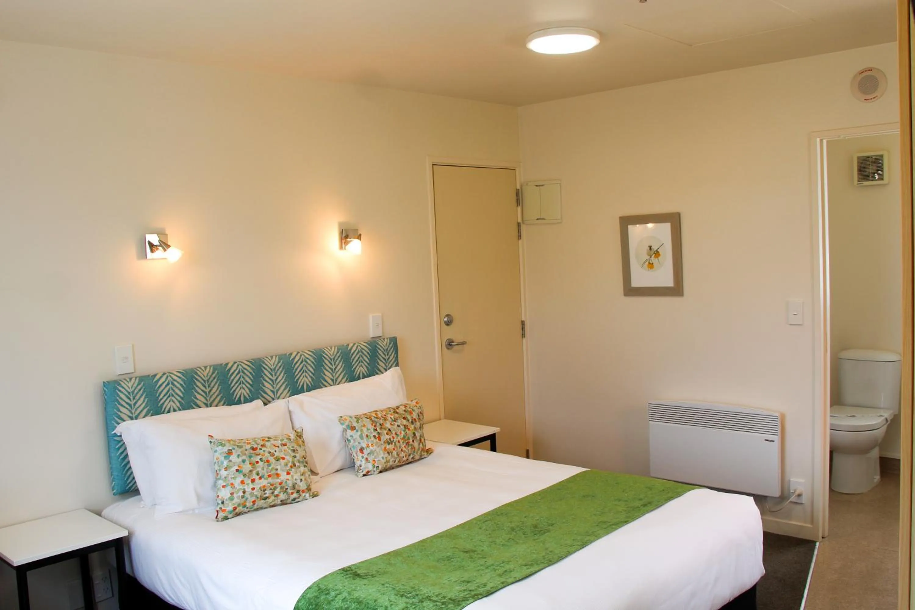 Property building, Bed in Bella Vista Motel Mosgiel