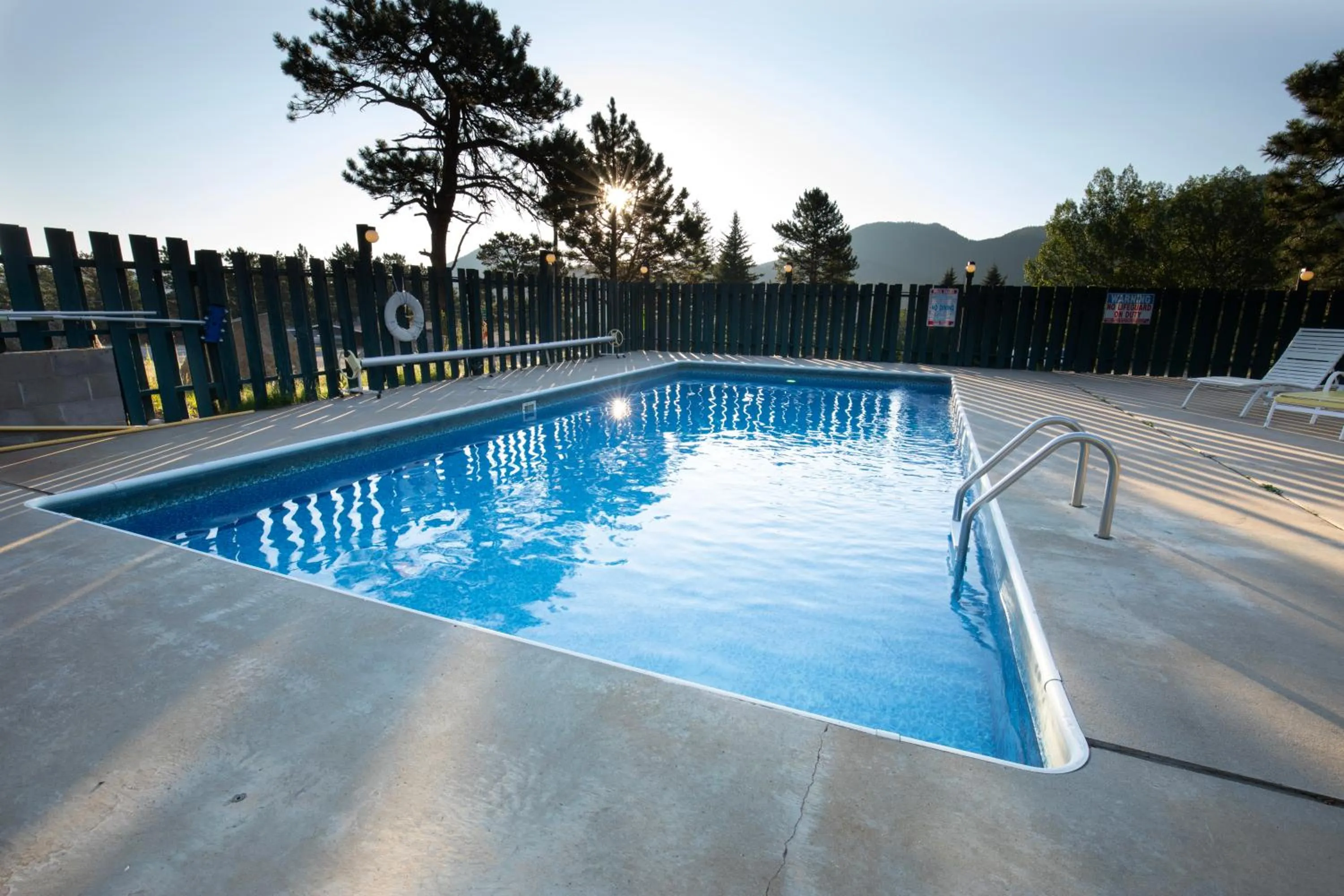 Swimming pool in Saddle & Surrey Motel