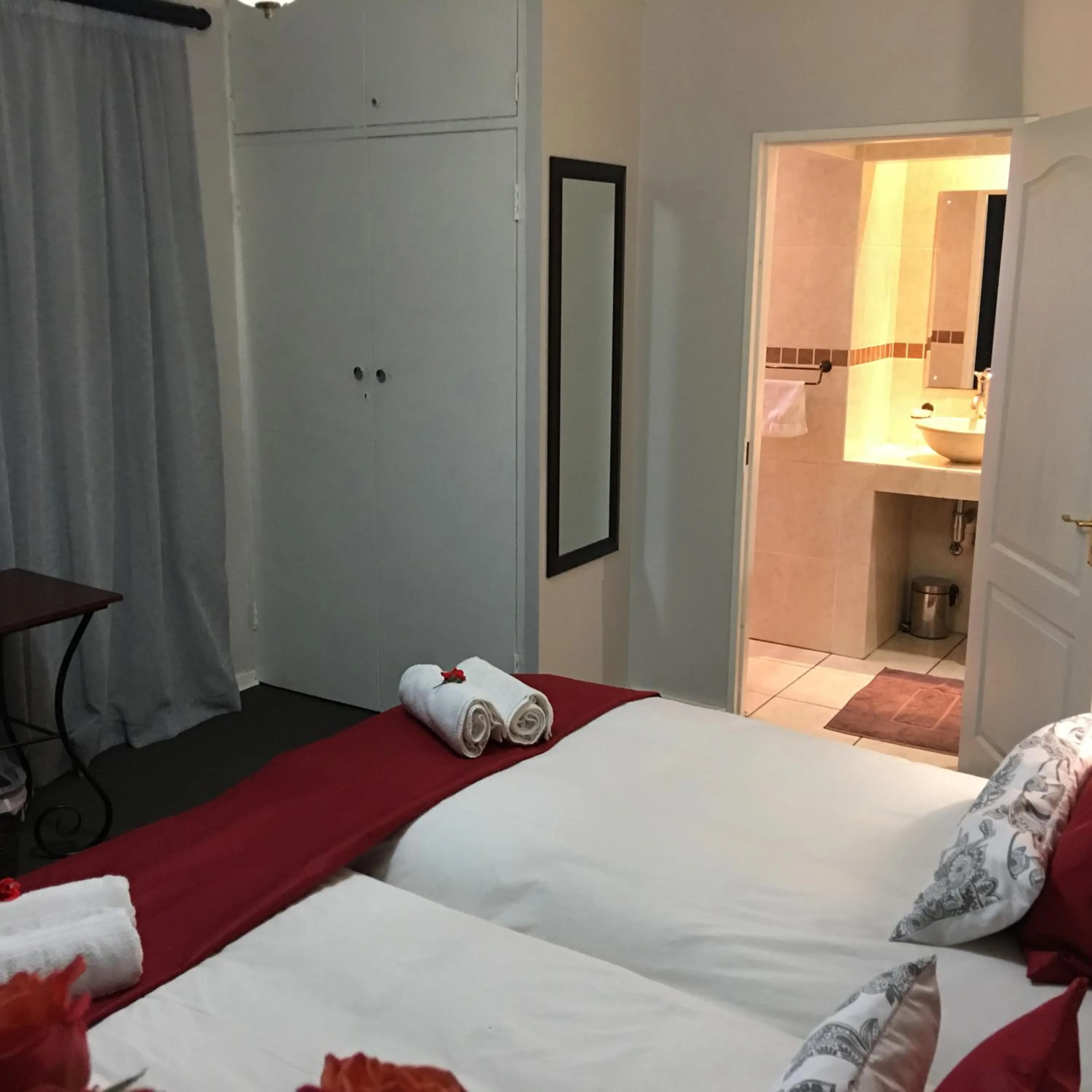 Bathroom, Bed in 3 Liebeloft Guest House