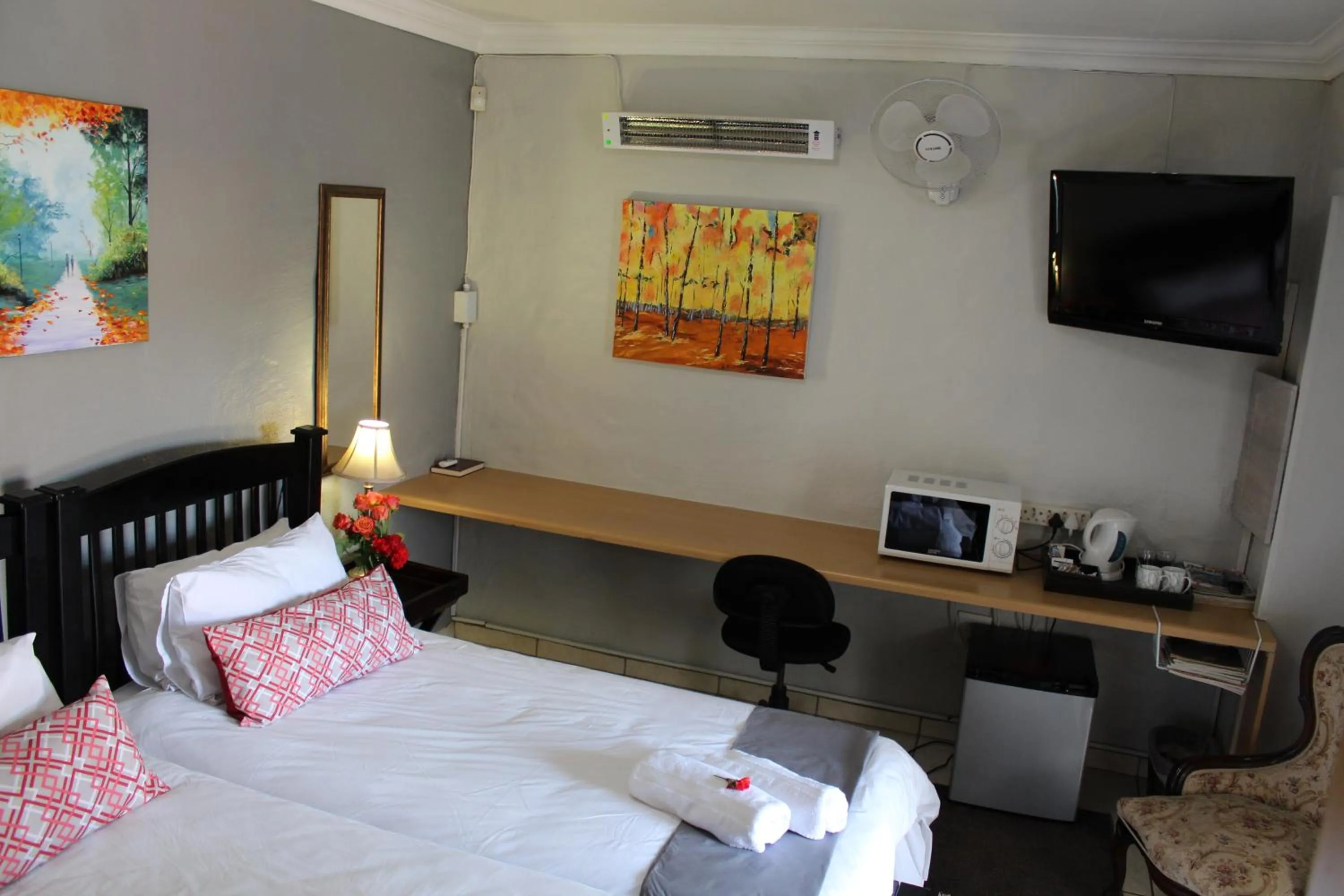 TV and multimedia, Bed in 3 Liebeloft Guest House